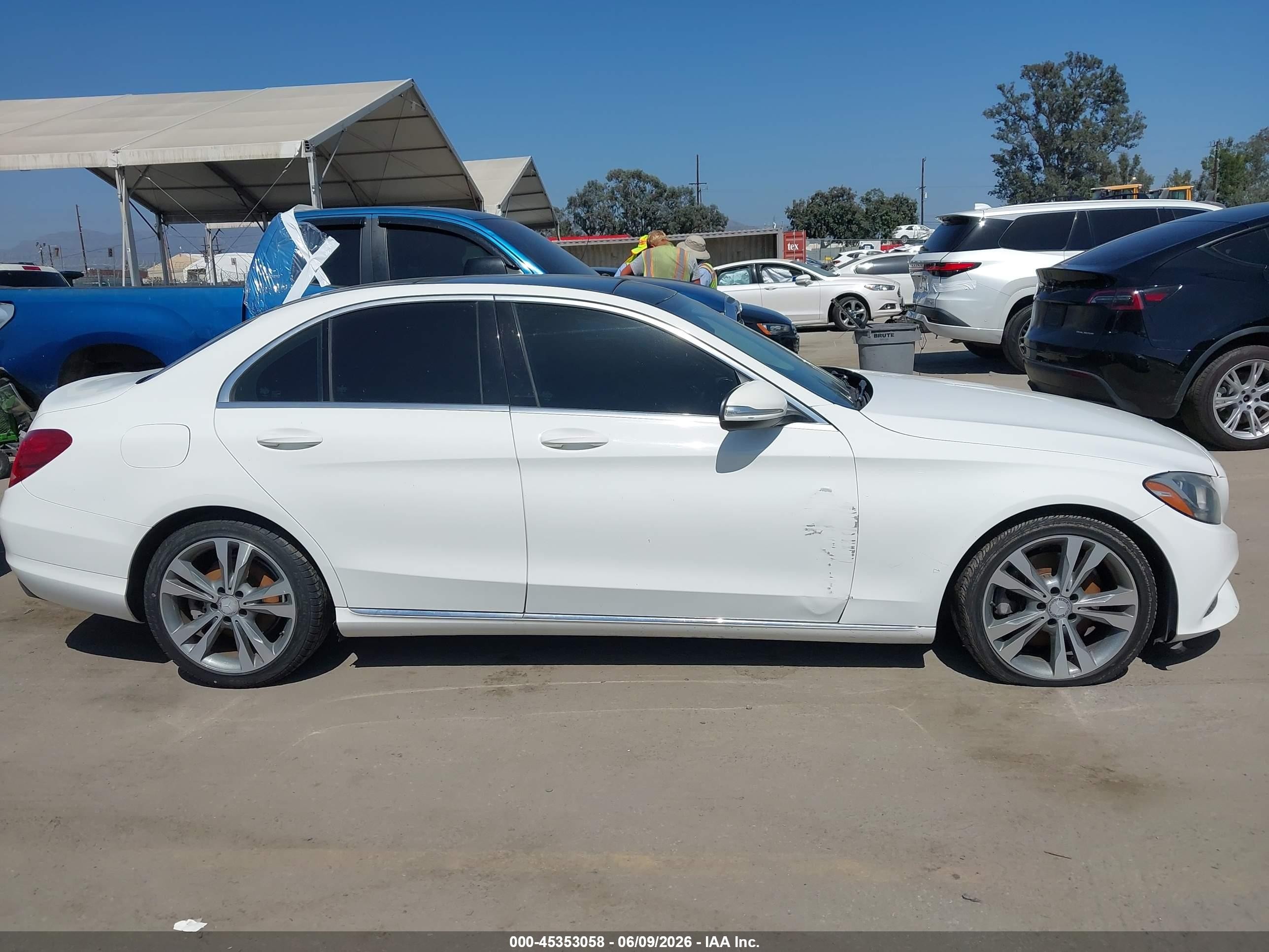 2015 Mercedes-benz C 300 4matic White vin: 55SWF4KB5FU036466