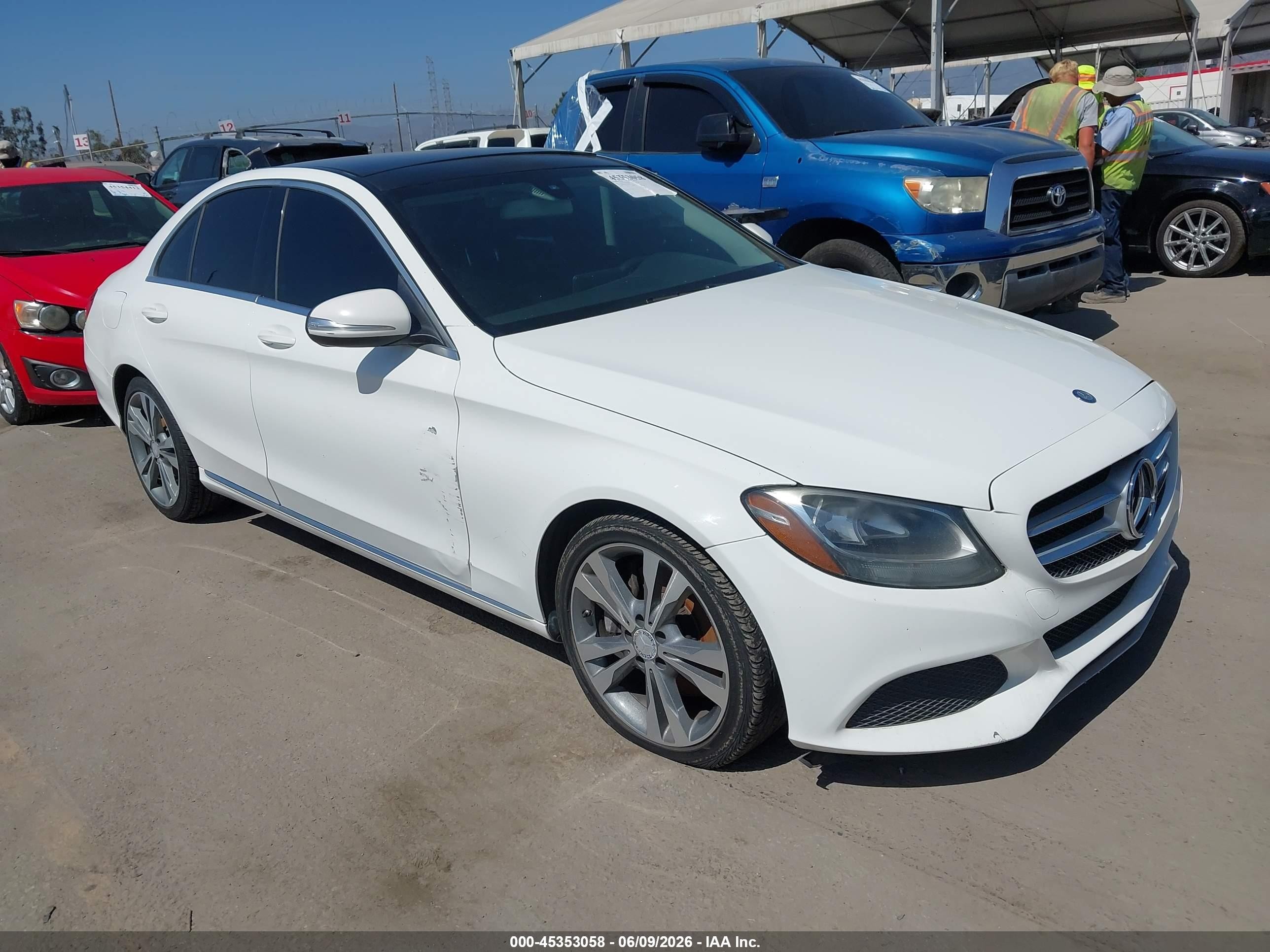 2015 Mercedes-benz C 300 4matic White vin: 55SWF4KB5FU036466