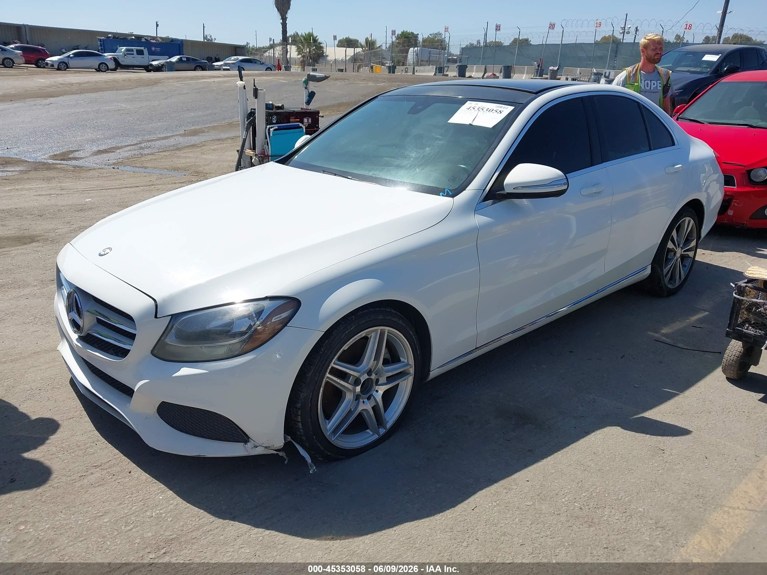 2015 Mercedes-benz C 300 4matic White vin: 55SWF4KB5FU036466