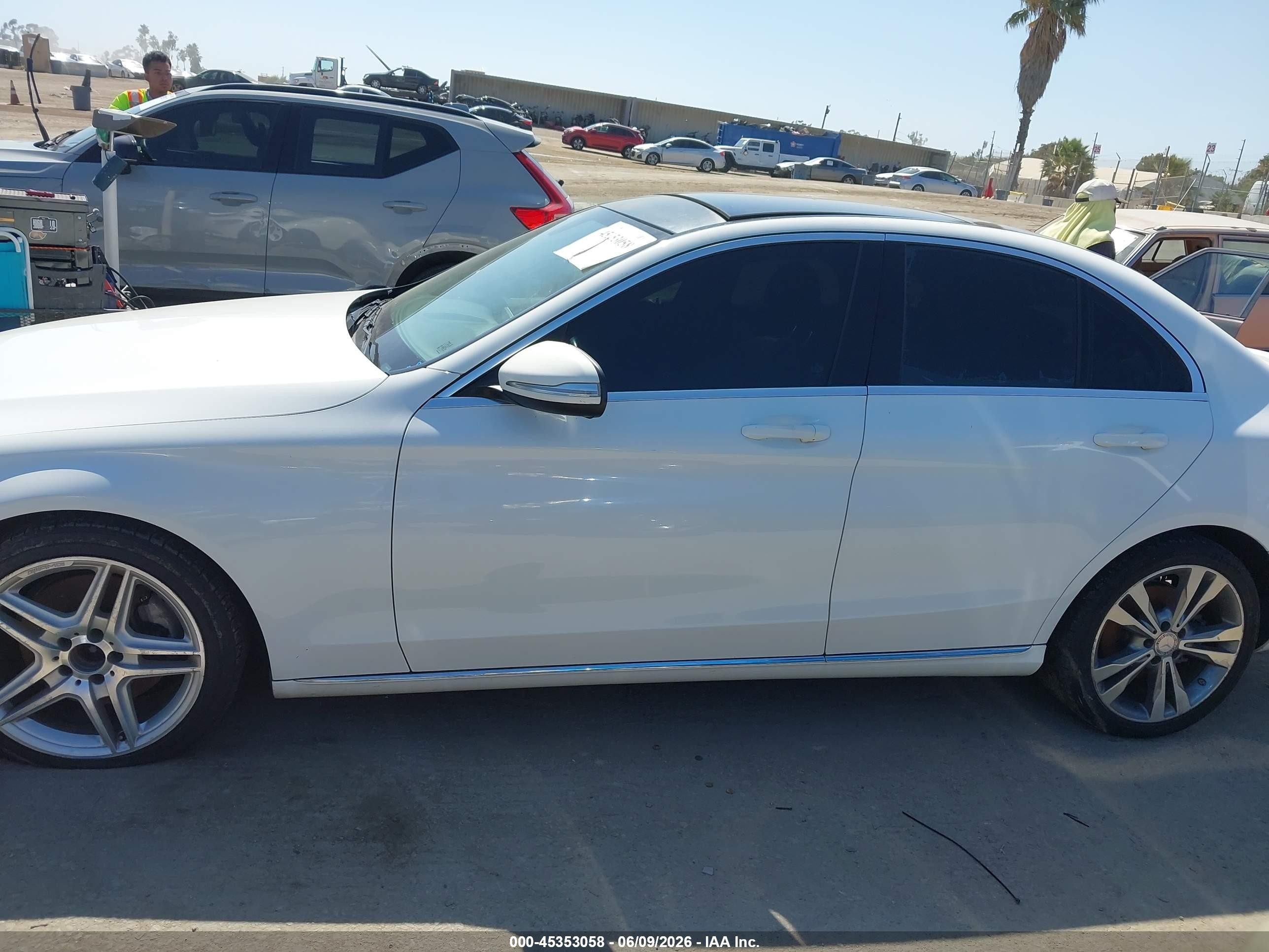 2015 Mercedes-benz C 300 4matic White vin: 55SWF4KB5FU036466