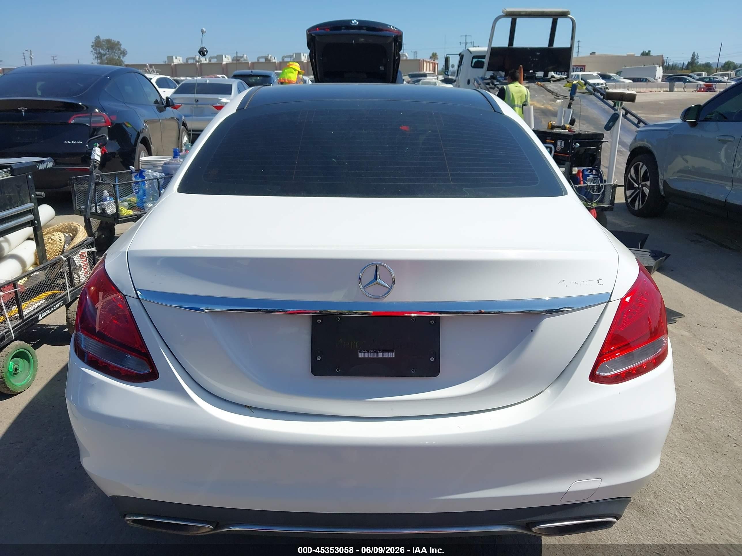 2015 Mercedes-benz C 300 4matic White vin: 55SWF4KB5FU036466