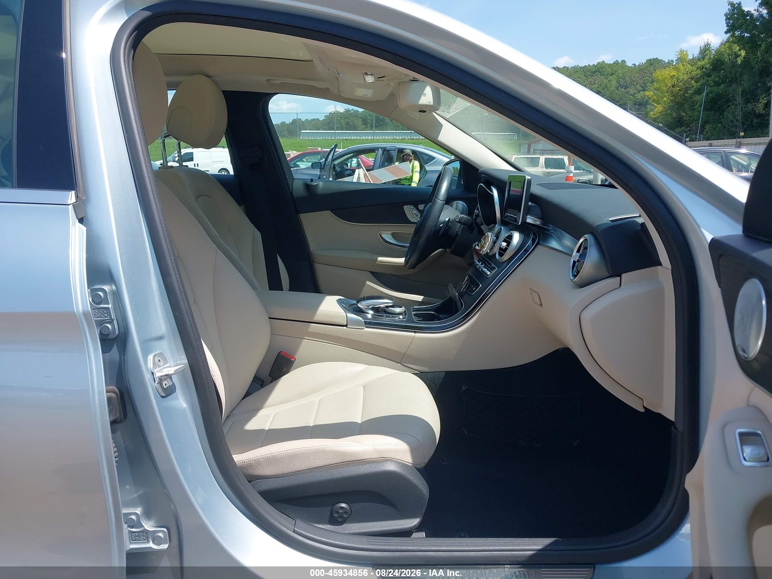 2015 Mercedes-benz C 300 4matic Silver vin: 55SWF4KB5FU037021