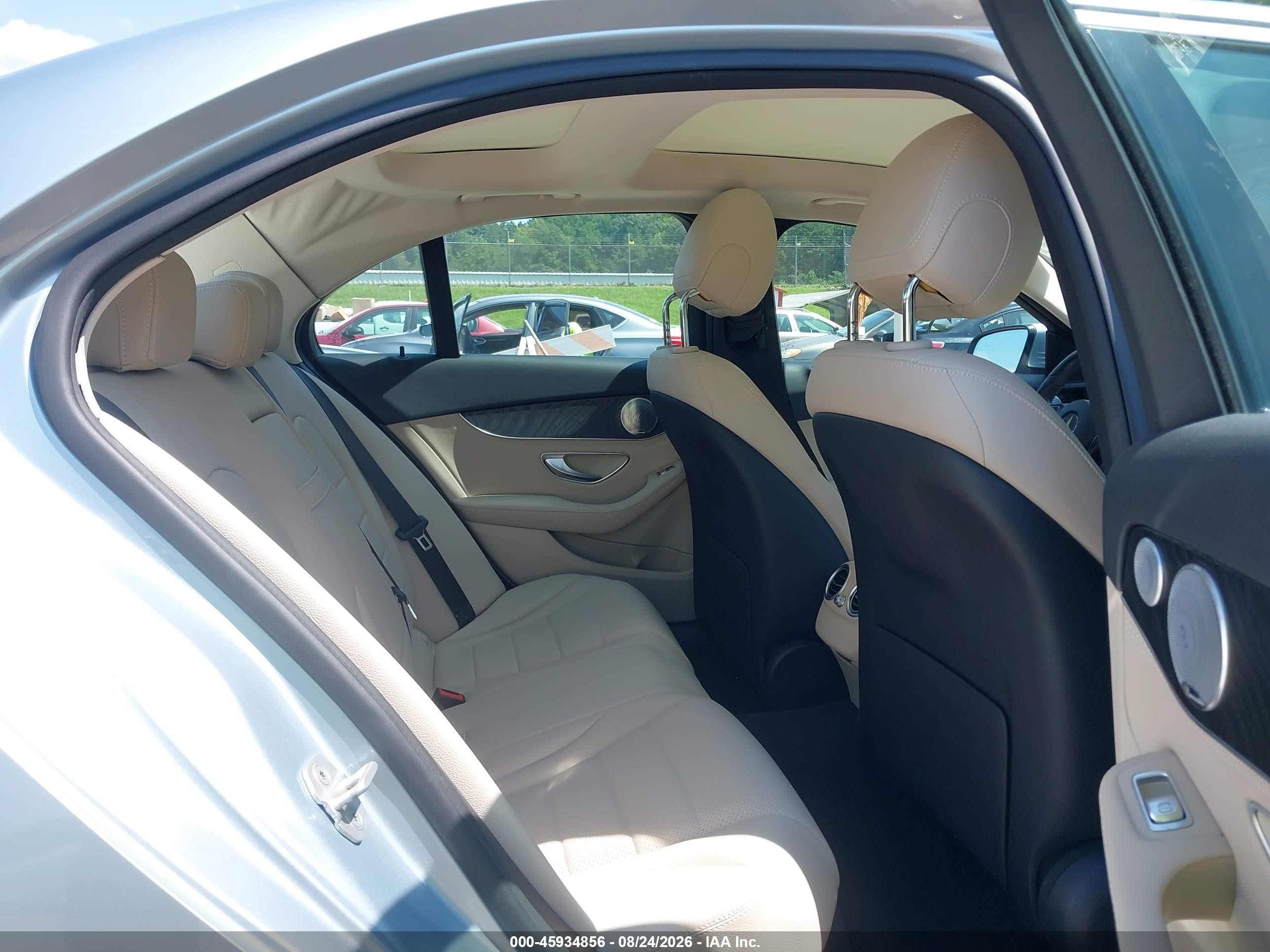 2015 Mercedes-benz C 300 4matic Silver vin: 55SWF4KB5FU037021