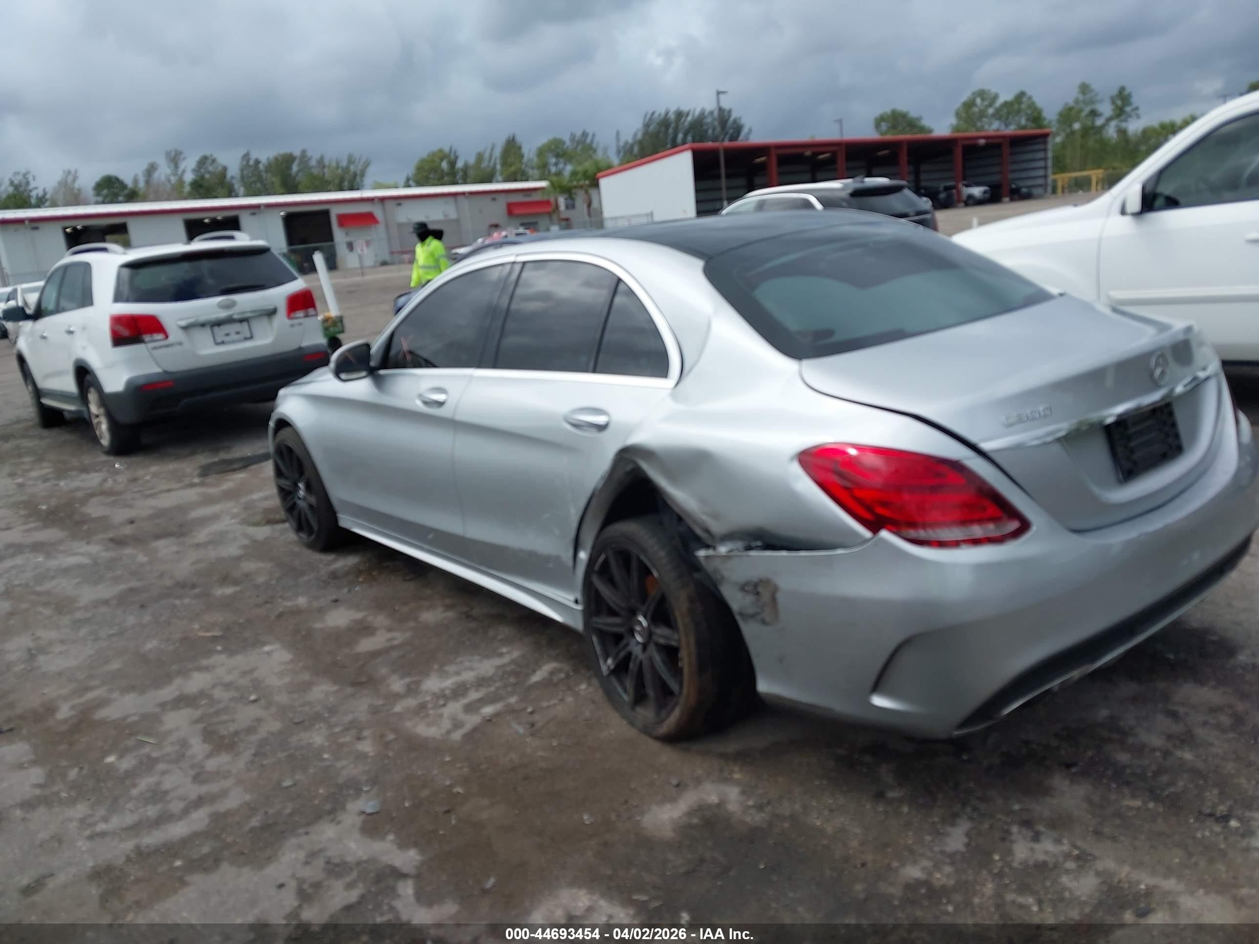 2015 Mercedes-benz C 300 Sport 4matic Silver vin: 55SWF4KB5FU048147