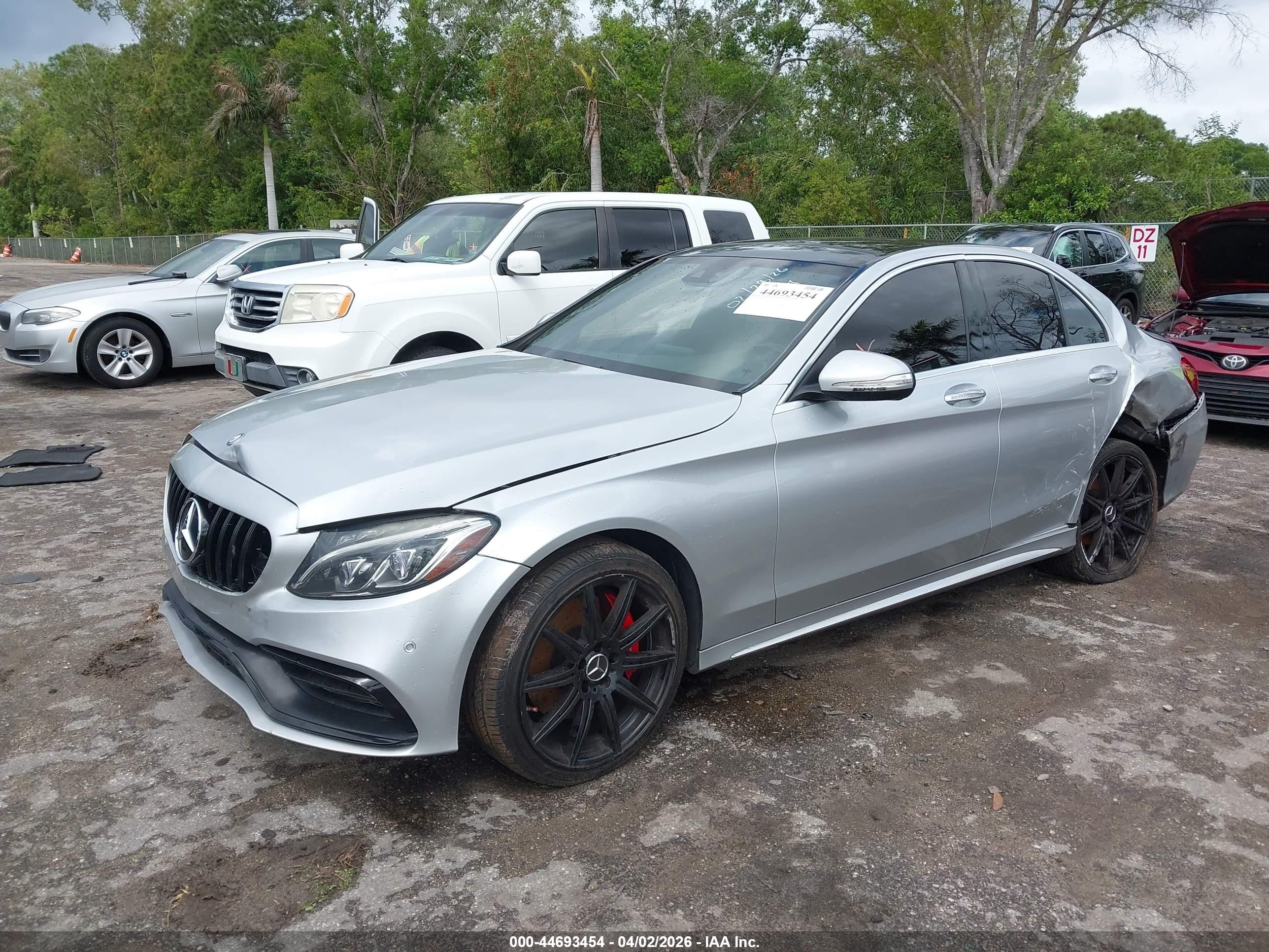 2015 Mercedes-benz C 300 Sport 4matic Silver vin: 55SWF4KB5FU048147