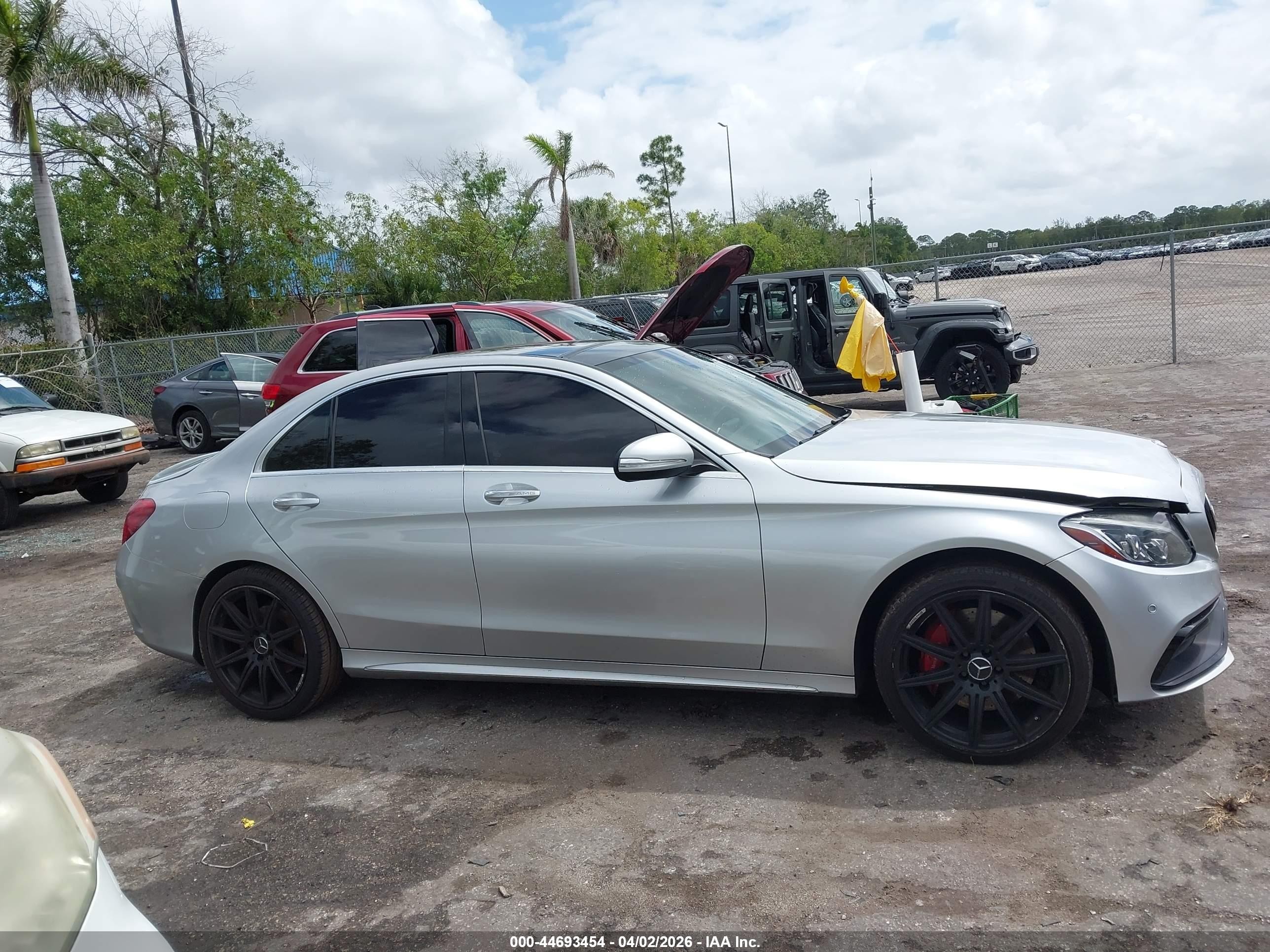 2015 Mercedes-benz C 300 Sport 4matic Silver vin: 55SWF4KB5FU048147