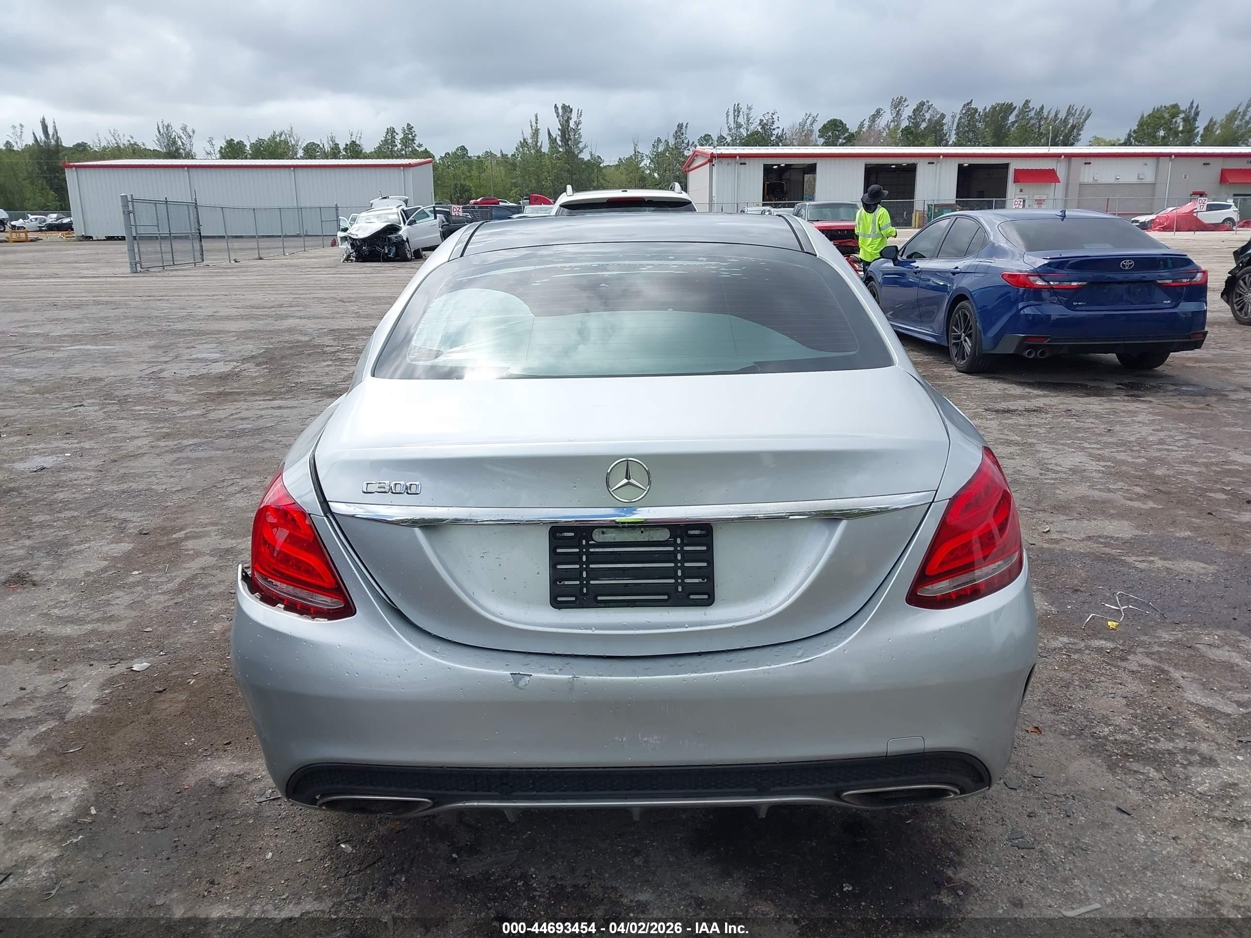 2015 Mercedes-benz C 300 Sport 4matic Silver vin: 55SWF4KB5FU048147