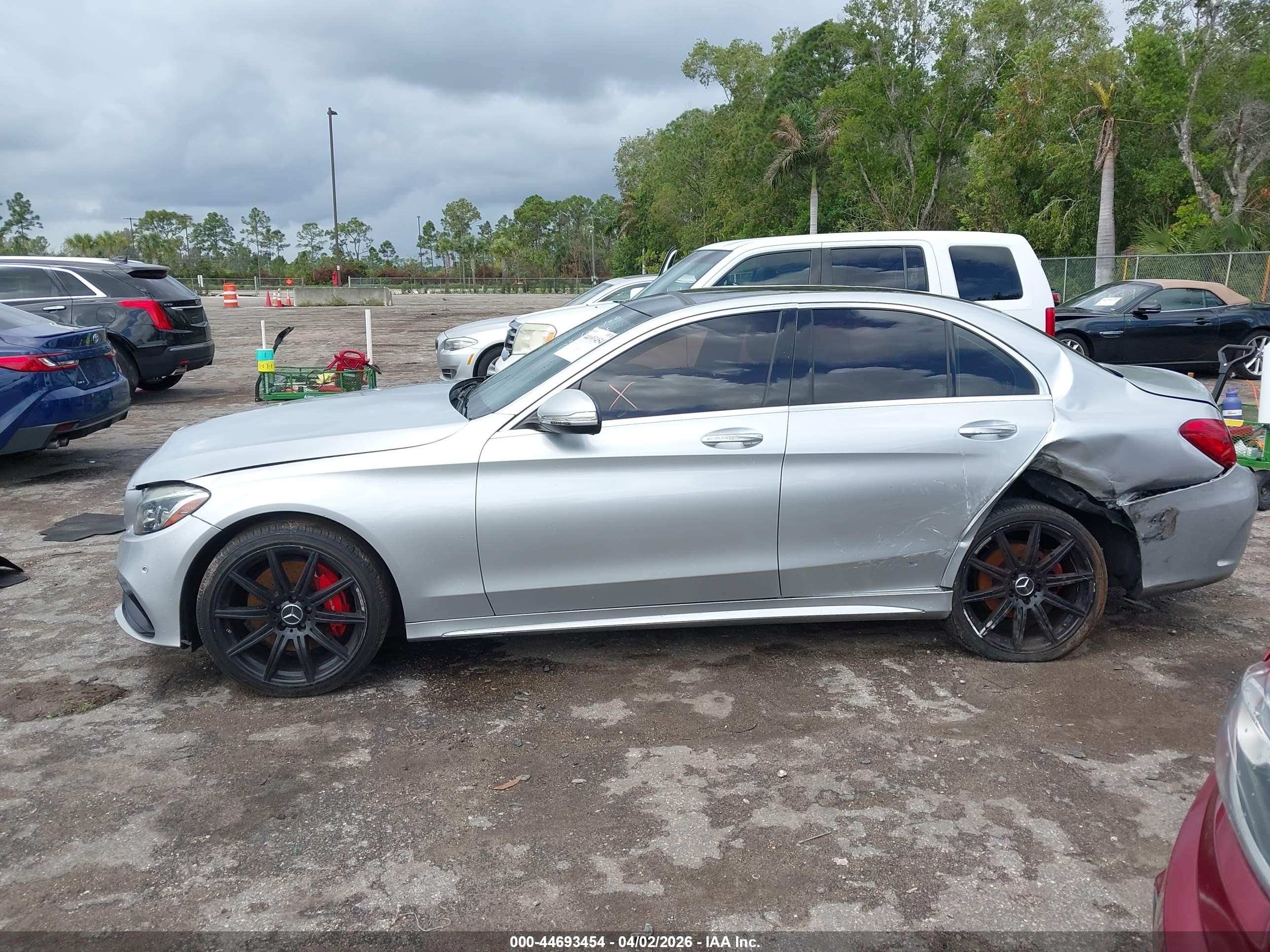 2015 Mercedes-benz C 300 Sport 4matic Silver vin: 55SWF4KB5FU048147