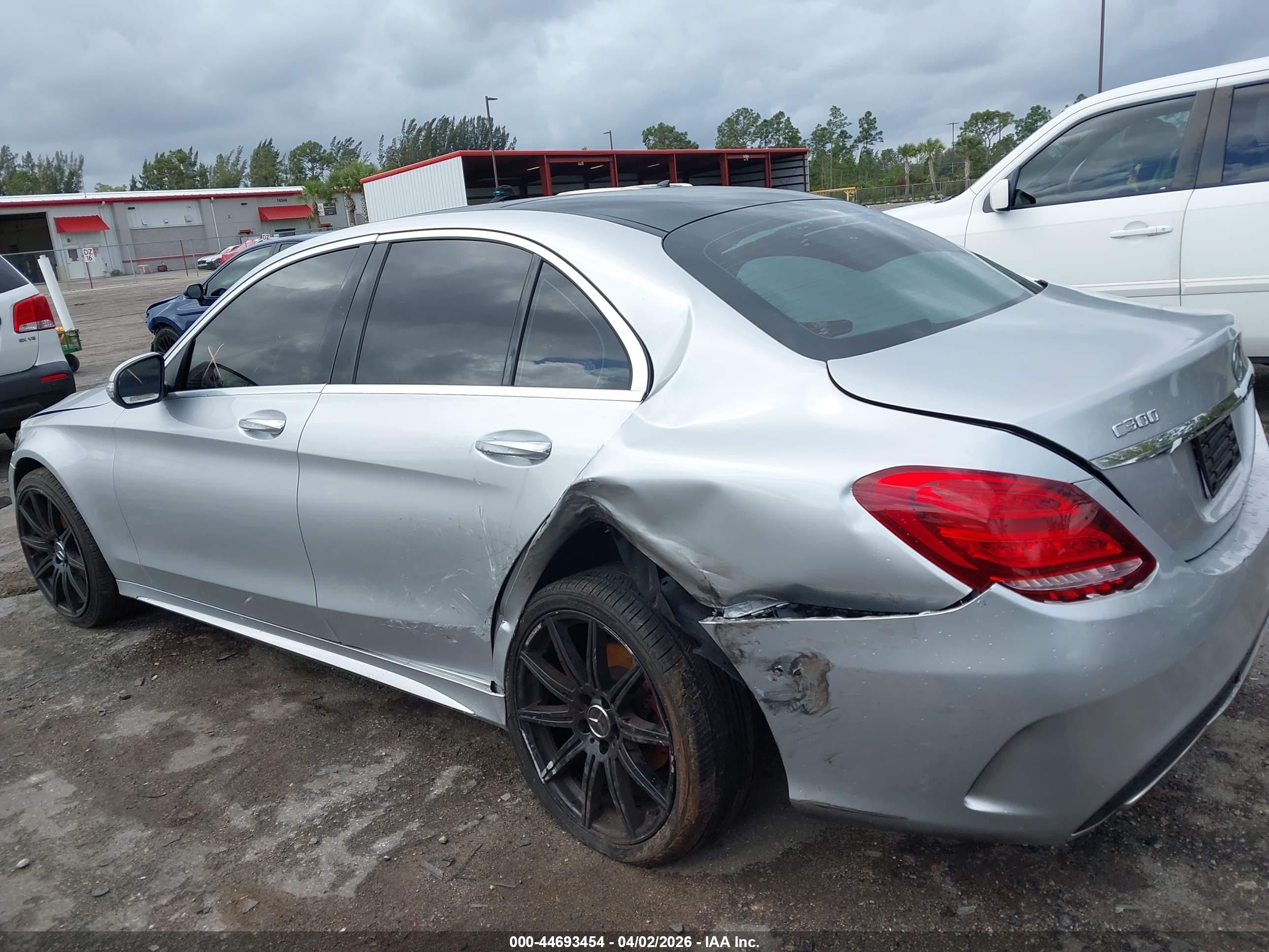2015 Mercedes-benz C 300 Sport 4matic Silver vin: 55SWF4KB5FU048147
