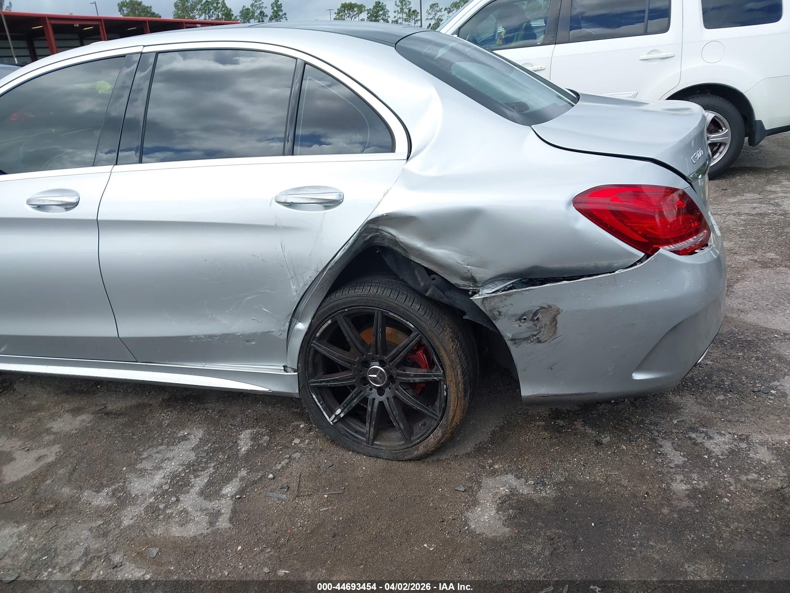 2015 Mercedes-benz C 300 Sport 4matic Silver vin: 55SWF4KB5FU048147