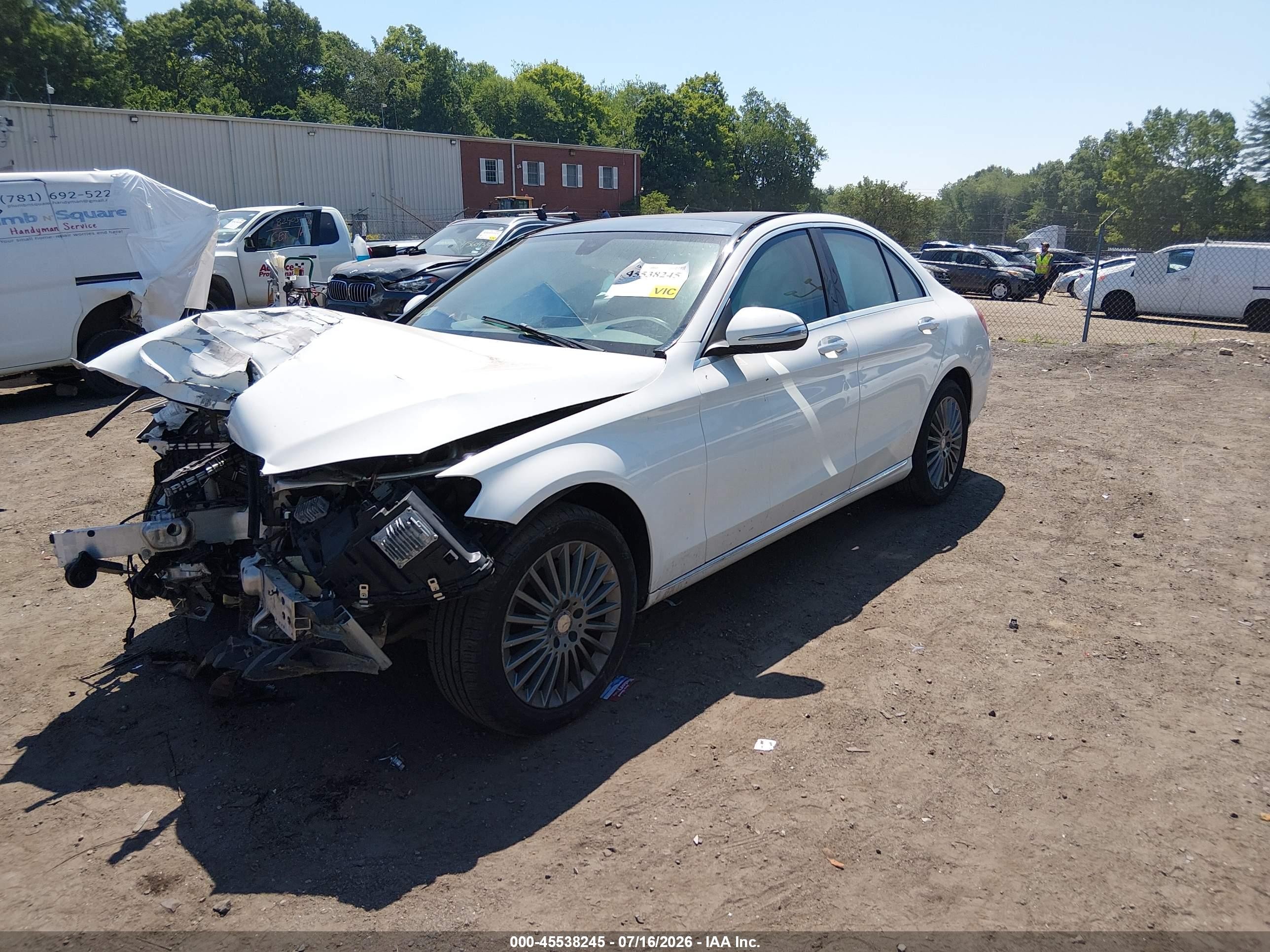 2015 Mercedes-benz C 300 Luxury 4matic White vin: 55SWF4KB5FU061657