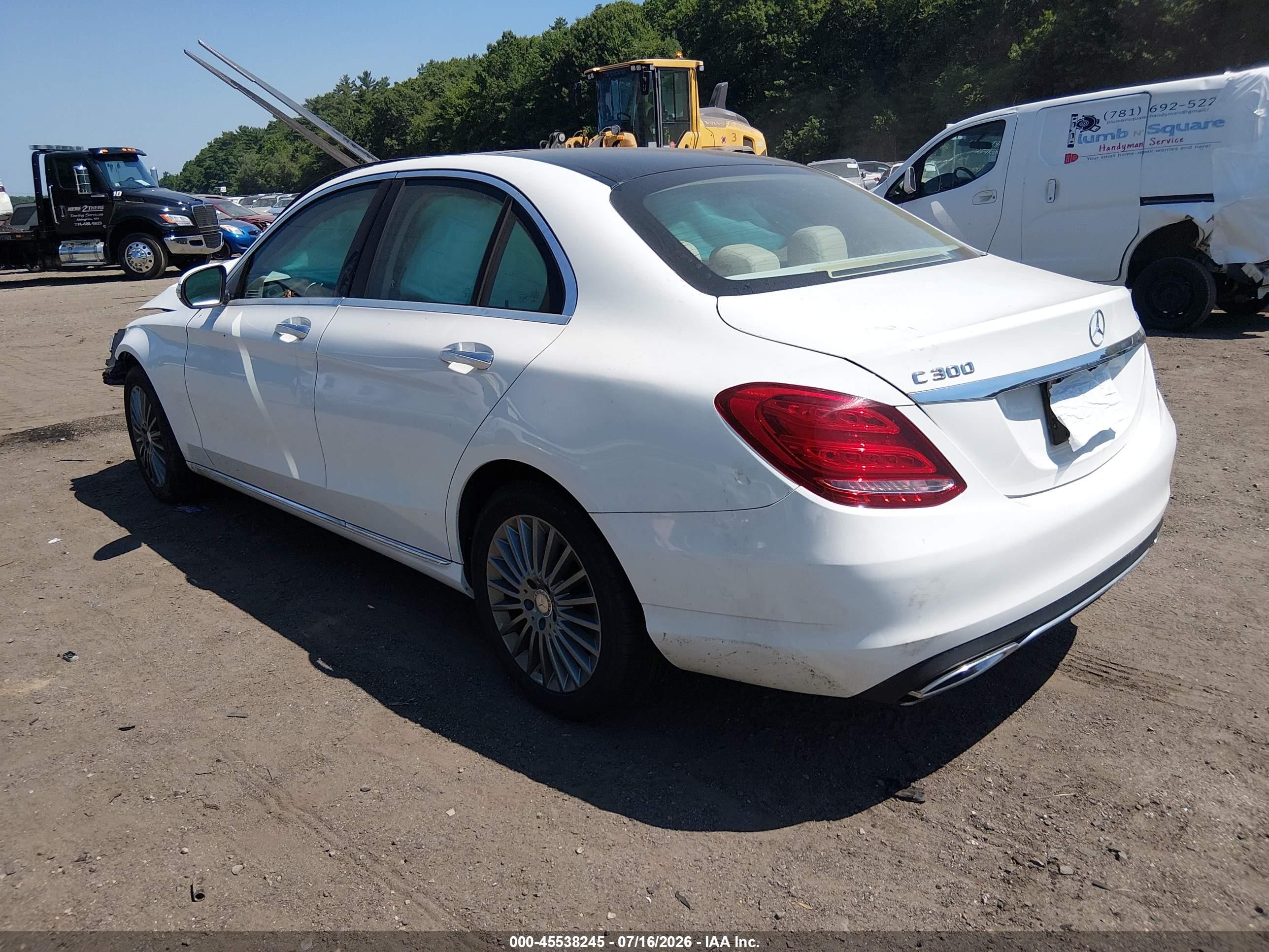 2015 Mercedes-benz C 300 Luxury 4matic White vin: 55SWF4KB5FU061657