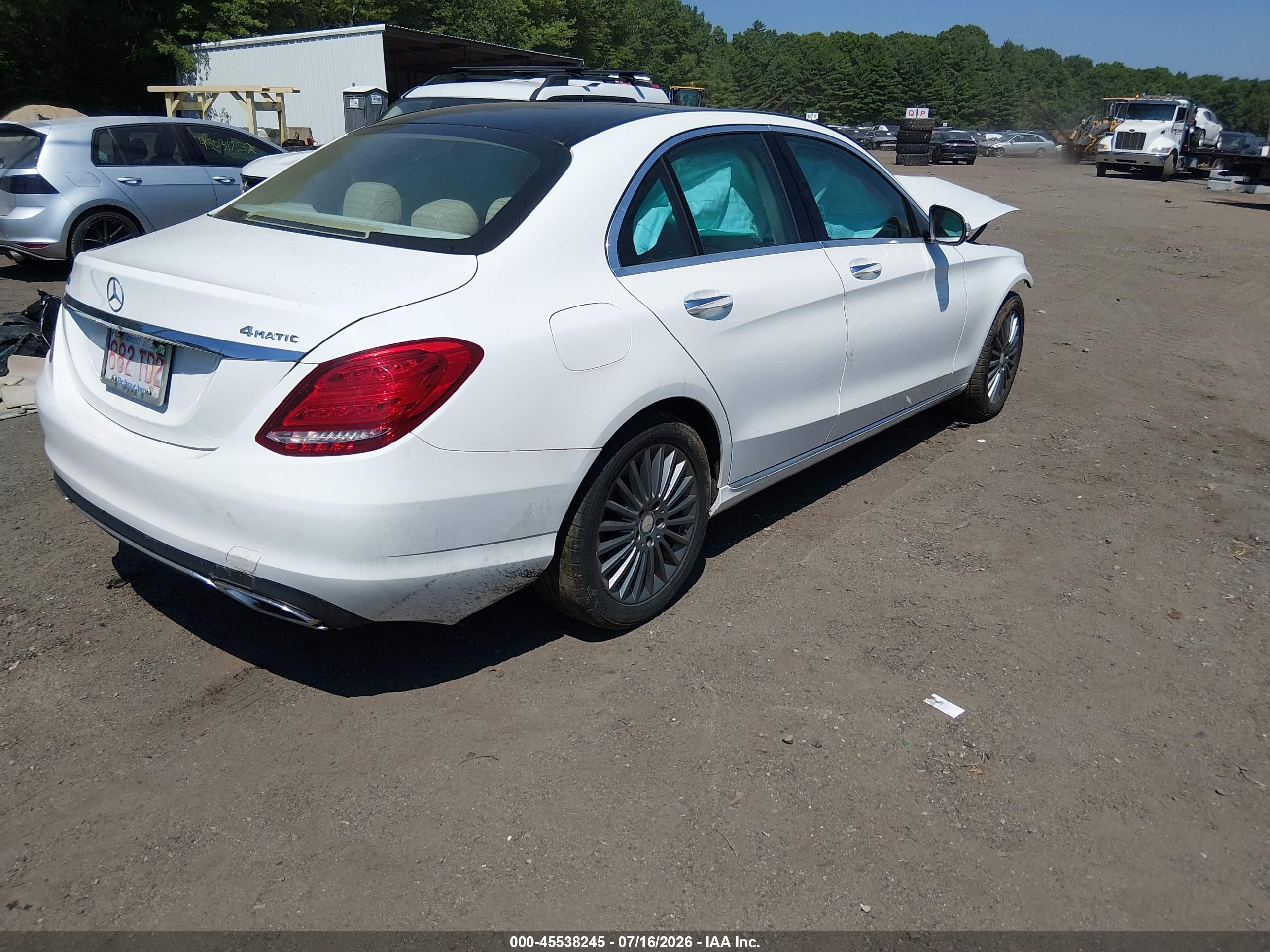 2015 Mercedes-benz C 300 Luxury 4matic White vin: 55SWF4KB5FU061657