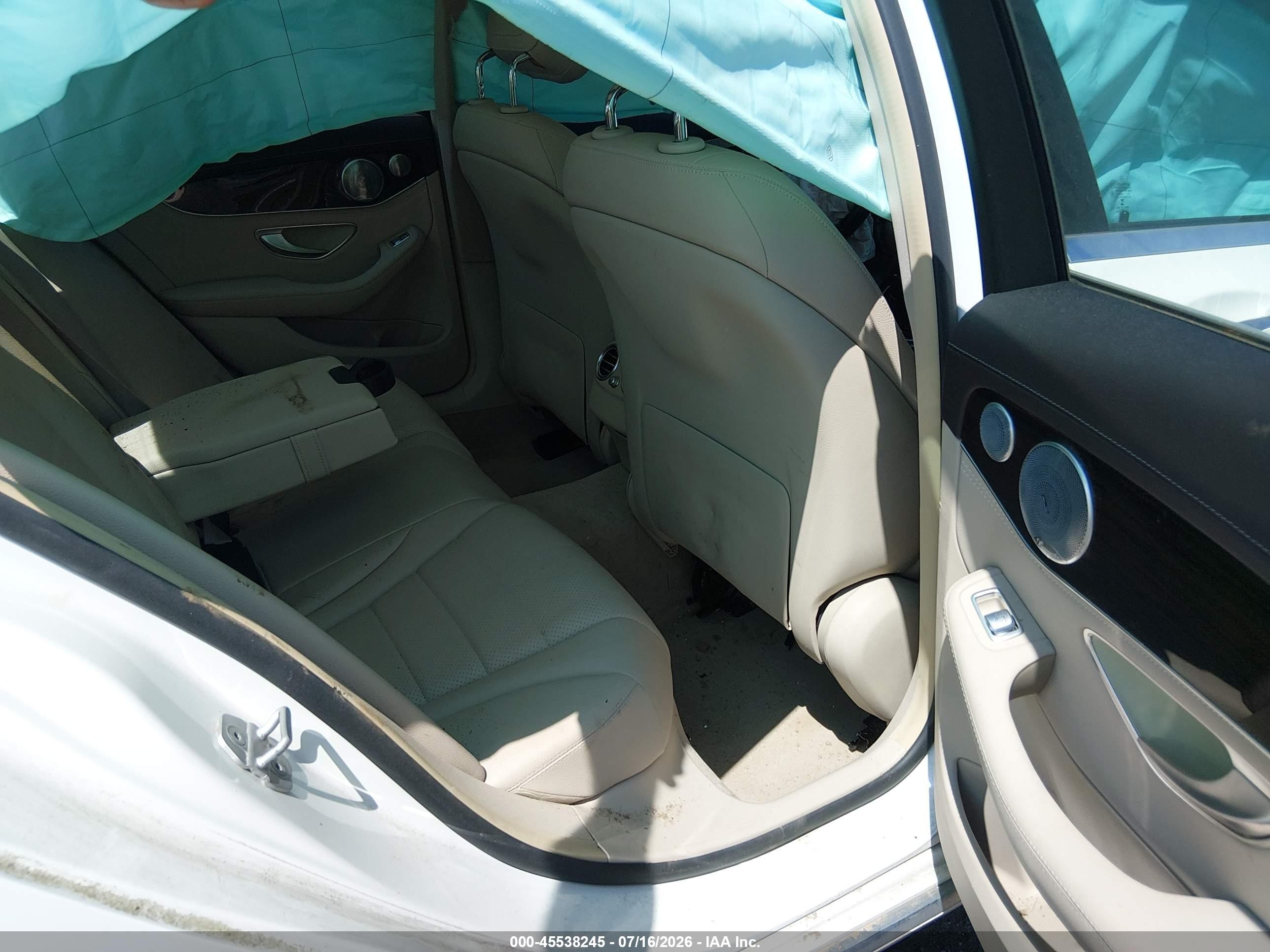 2015 Mercedes-benz C 300 Luxury 4matic White vin: 55SWF4KB5FU061657
