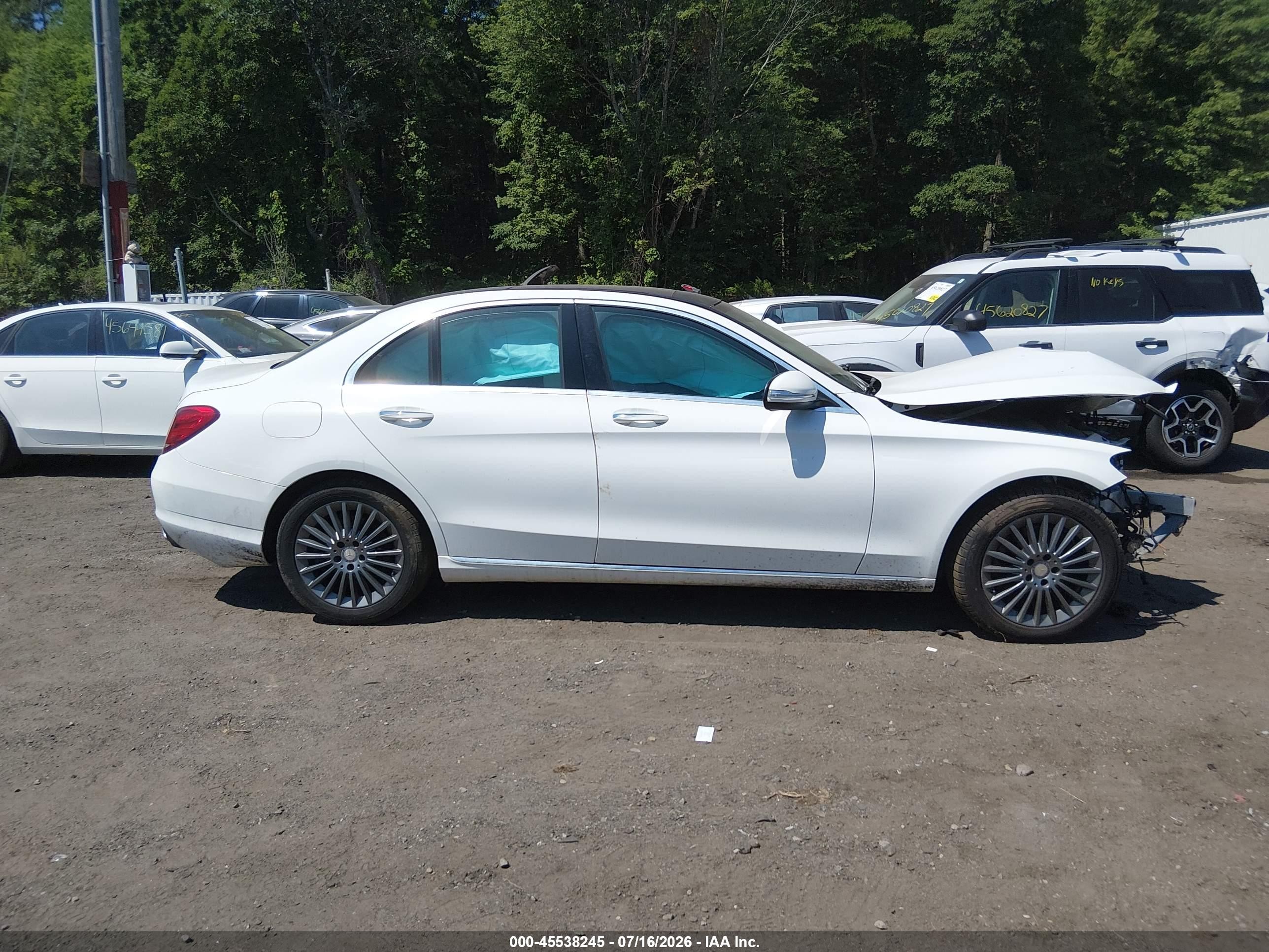 2015 Mercedes-benz C 300 Luxury 4matic White vin: 55SWF4KB5FU061657
