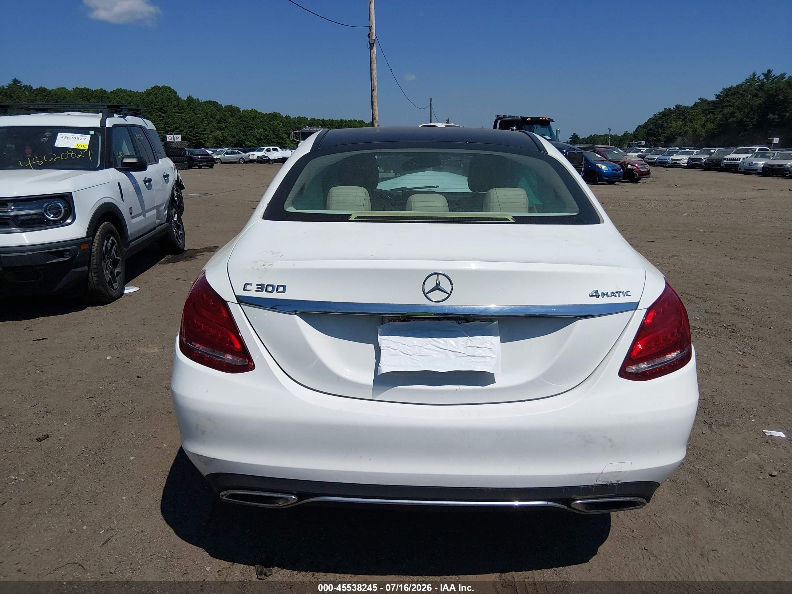 2015 Mercedes-benz C 300 Luxury 4matic White vin: 55SWF4KB5FU061657