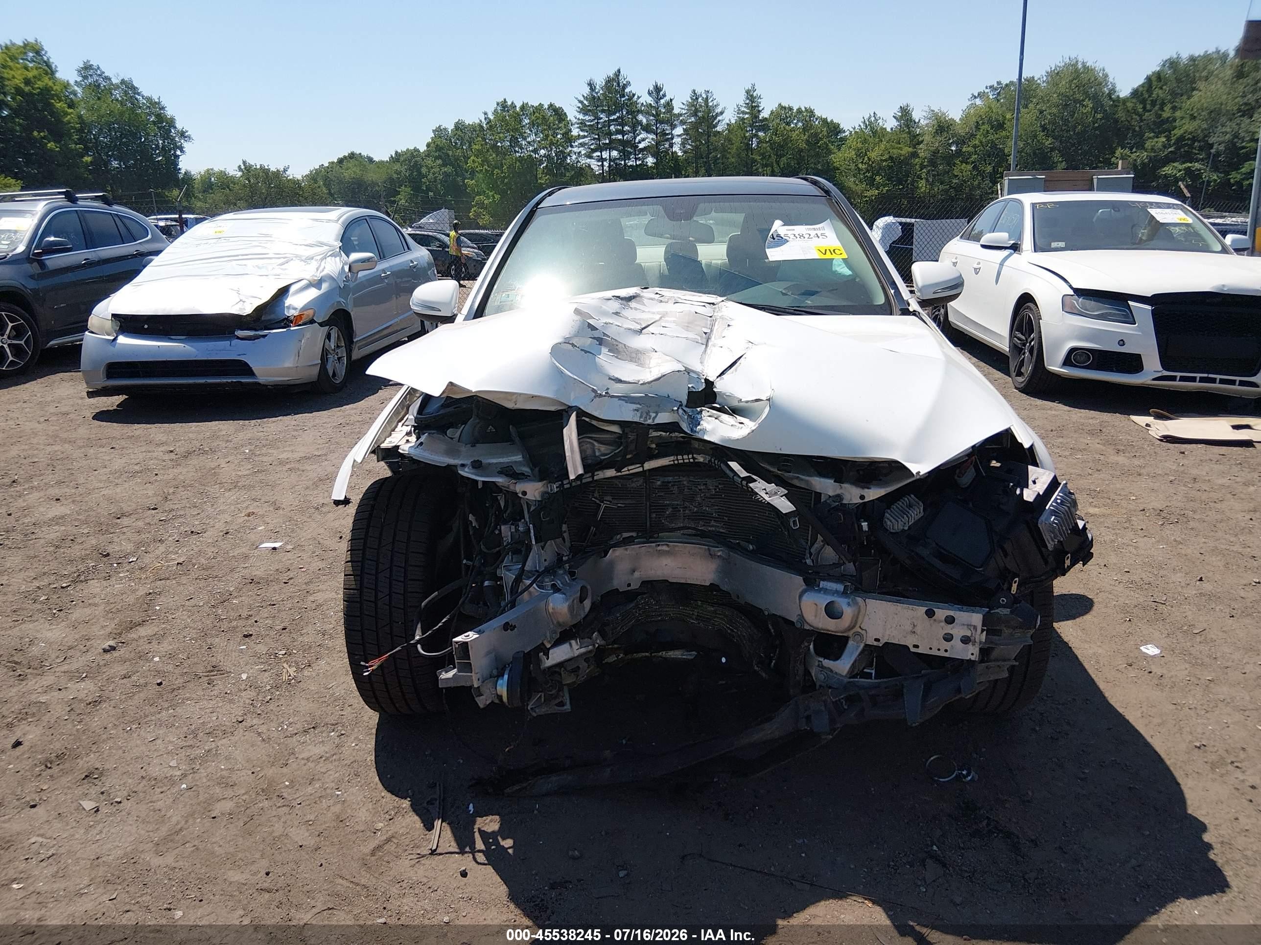 2015 Mercedes-benz C 300 Luxury 4matic White vin: 55SWF4KB5FU061657