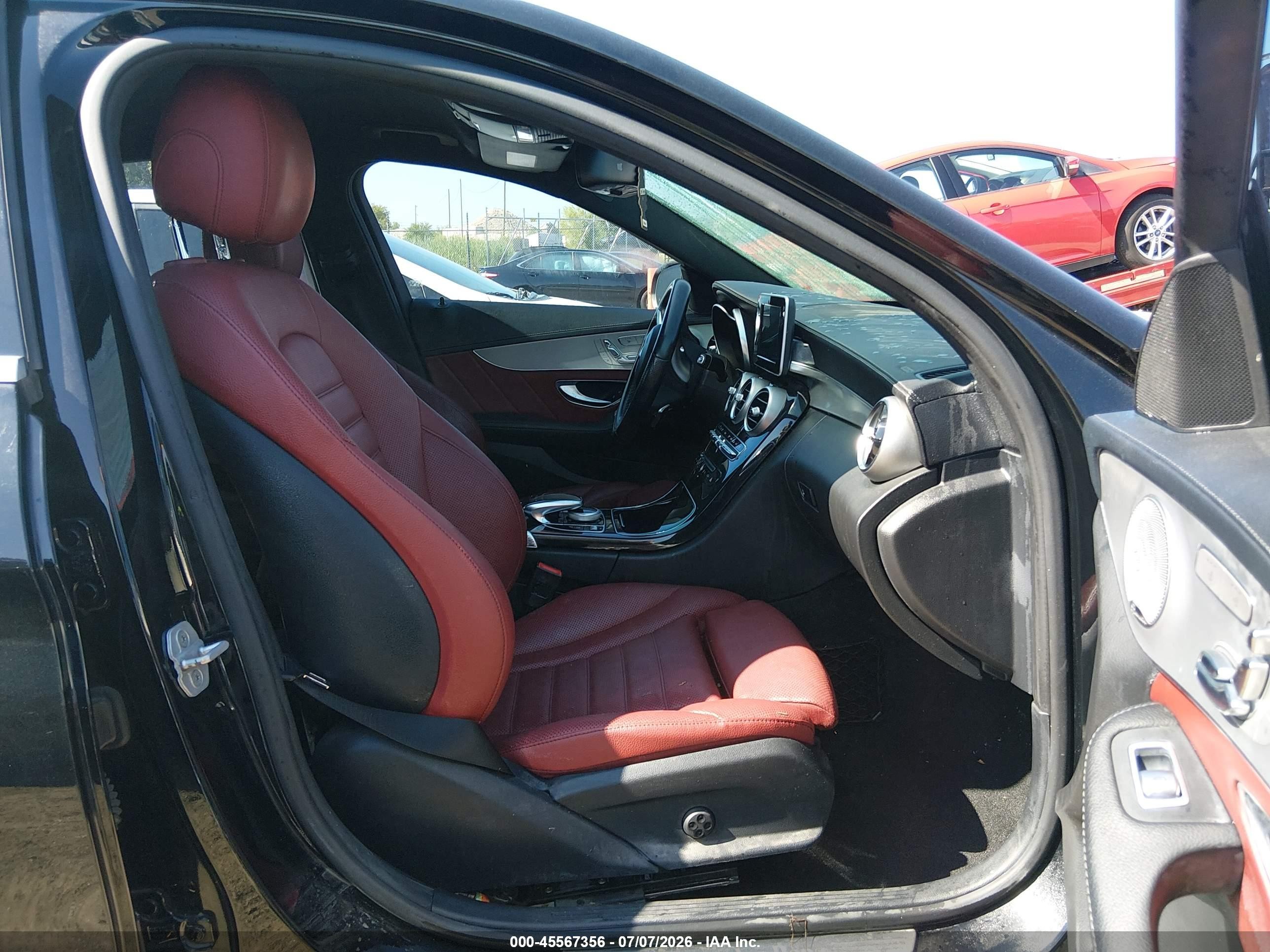 2015 Mercedes-benz C 300 Sport 4matic Черный vin: 55SWF4KB5FU080502