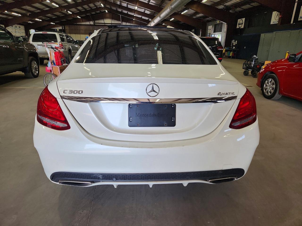 2015 Mercedes-benz C 300 4matic White vin: 55SWF4KB5FU084839