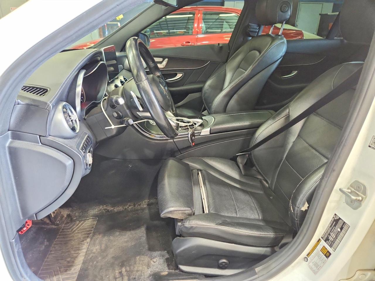 2015 Mercedes-benz C 300 4matic White vin: 55SWF4KB5FU084839