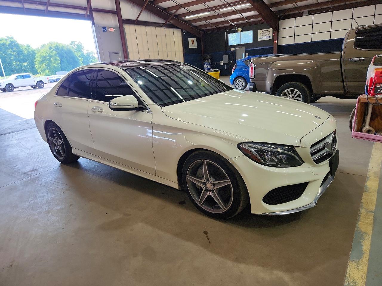 2015 Mercedes-benz C 300 4matic White vin: 55SWF4KB5FU084839
