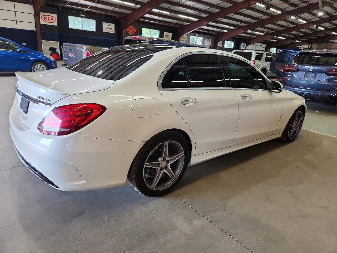 2015 Mercedes-benz C 300 4matic White vin: 55SWF4KB5FU084839