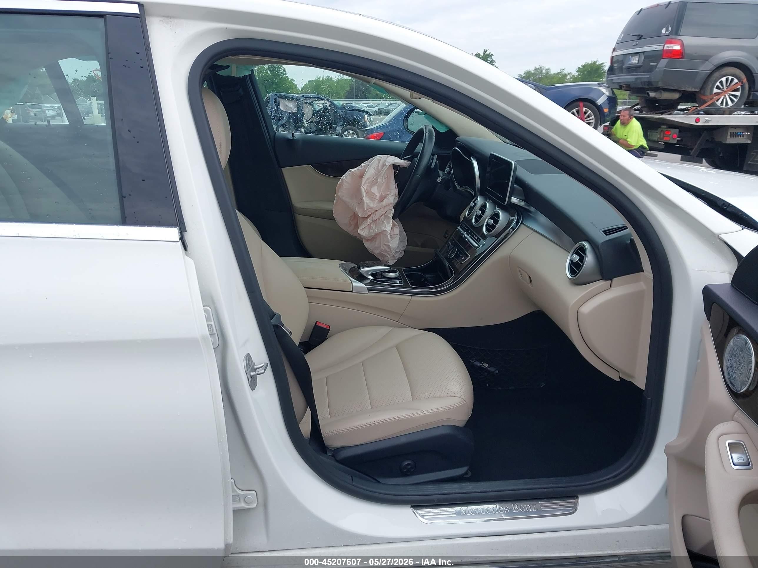 2015 Mercedes-benz C 300 4matic White vin: 55SWF4KB5FU085070