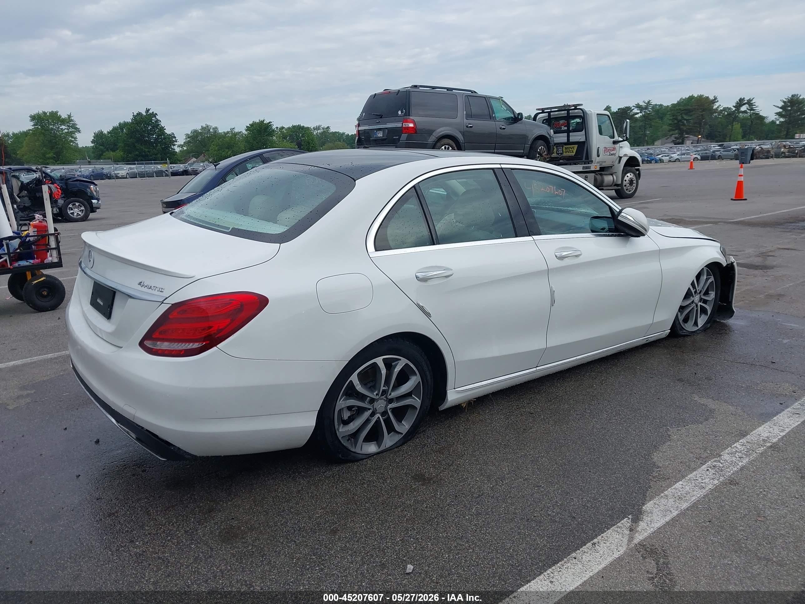 2015 Mercedes-benz C 300 4matic White vin: 55SWF4KB5FU085070