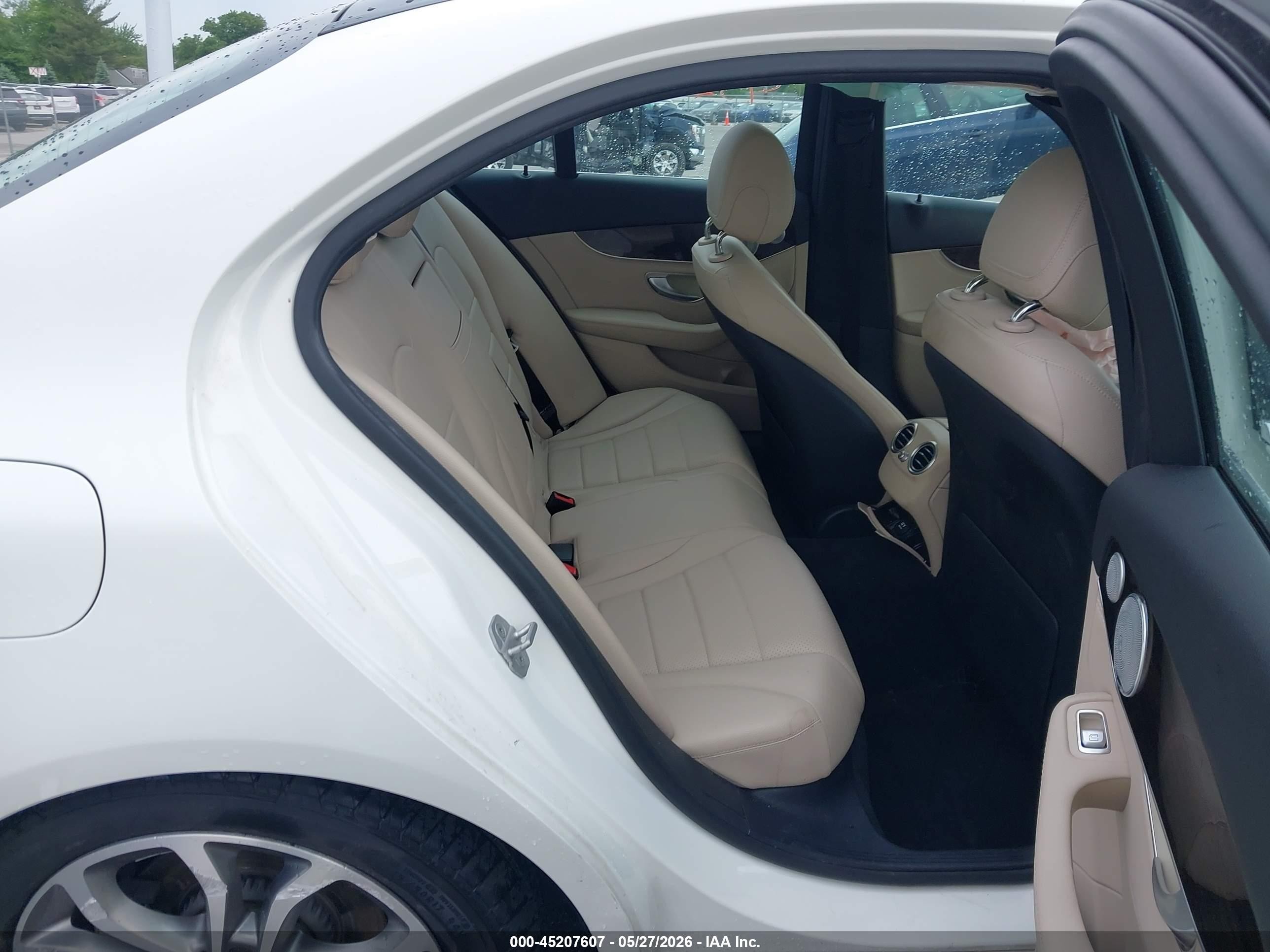 2015 Mercedes-benz C 300 4matic White vin: 55SWF4KB5FU085070