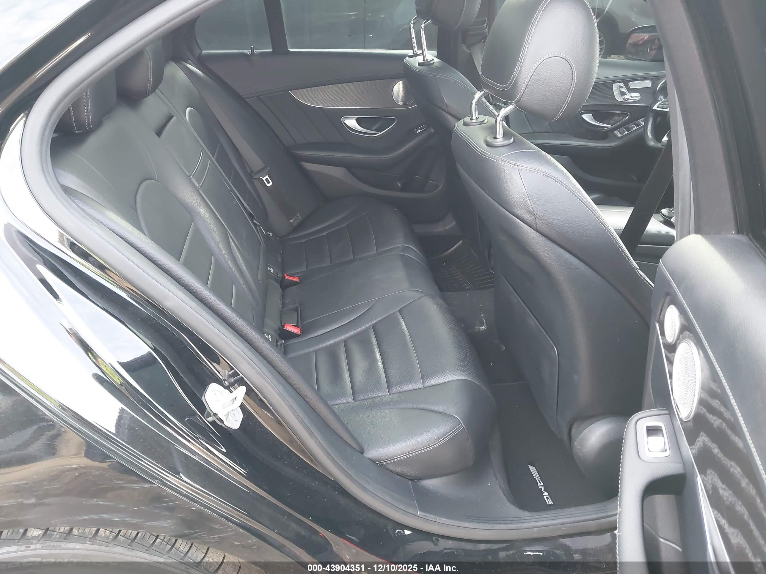 2015 Mercedes-benz C 300 Sport 4matic Черный vin: 55SWF4KB5FU086185