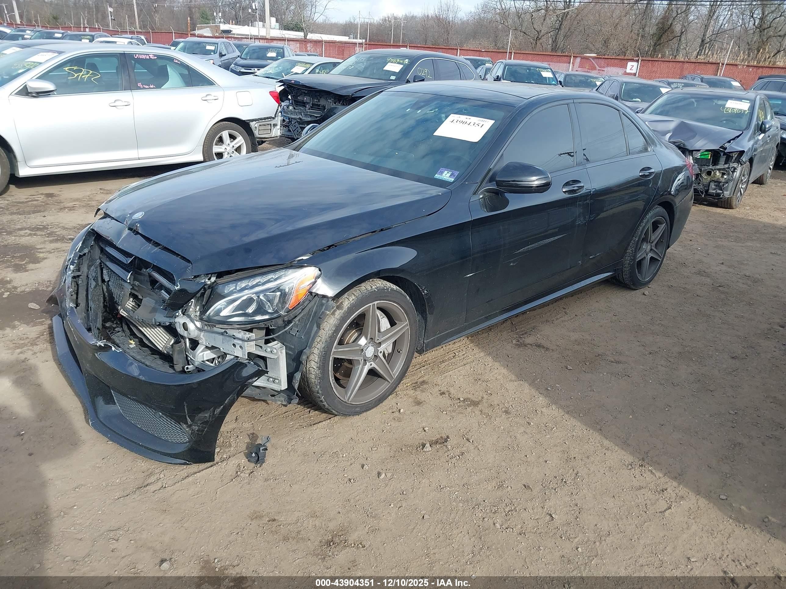2015 Mercedes-benz C 300 Sport 4matic Черный vin: 55SWF4KB5FU086185