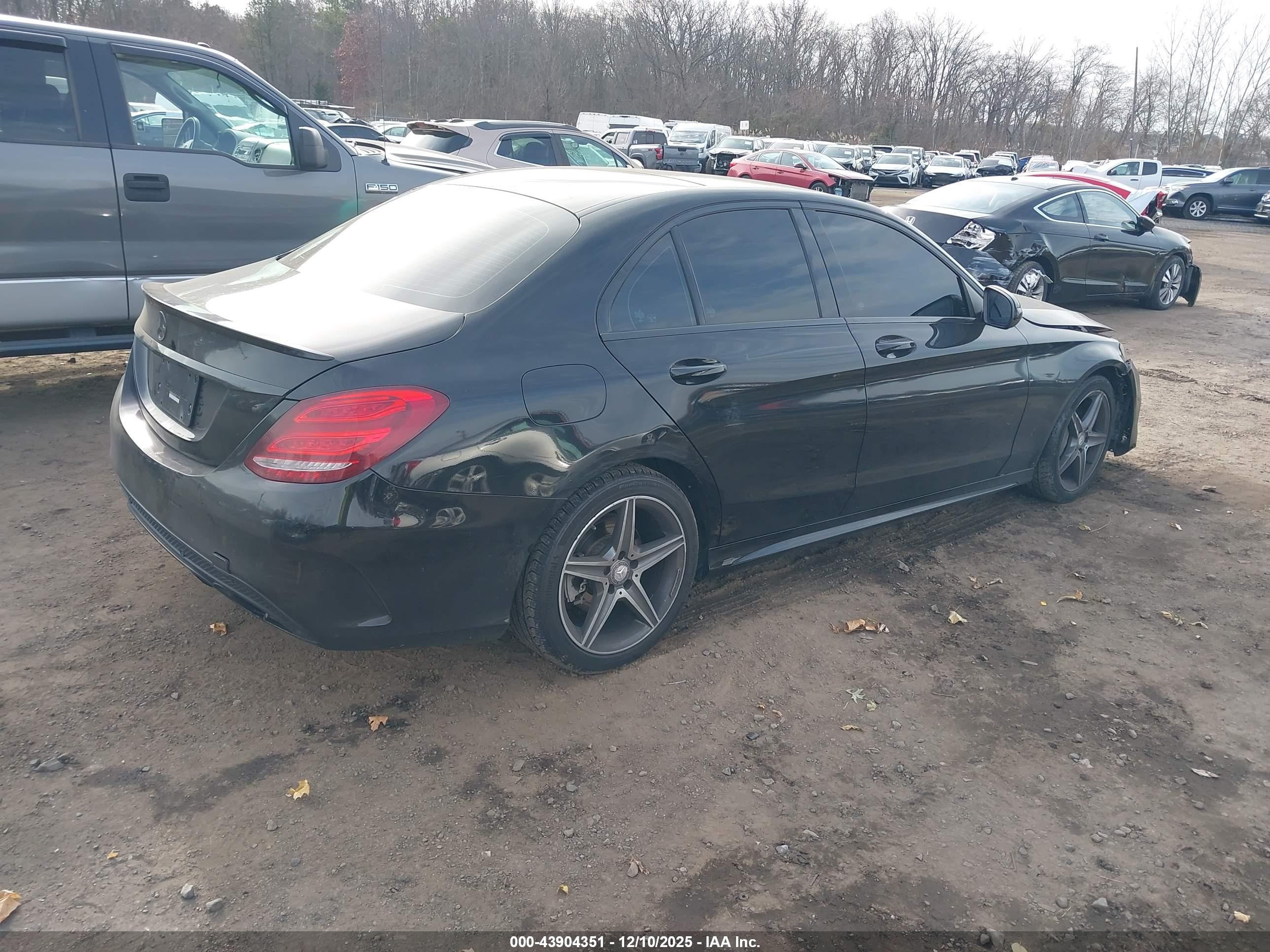 2015 Mercedes-benz C 300 Sport 4matic Черный vin: 55SWF4KB5FU086185