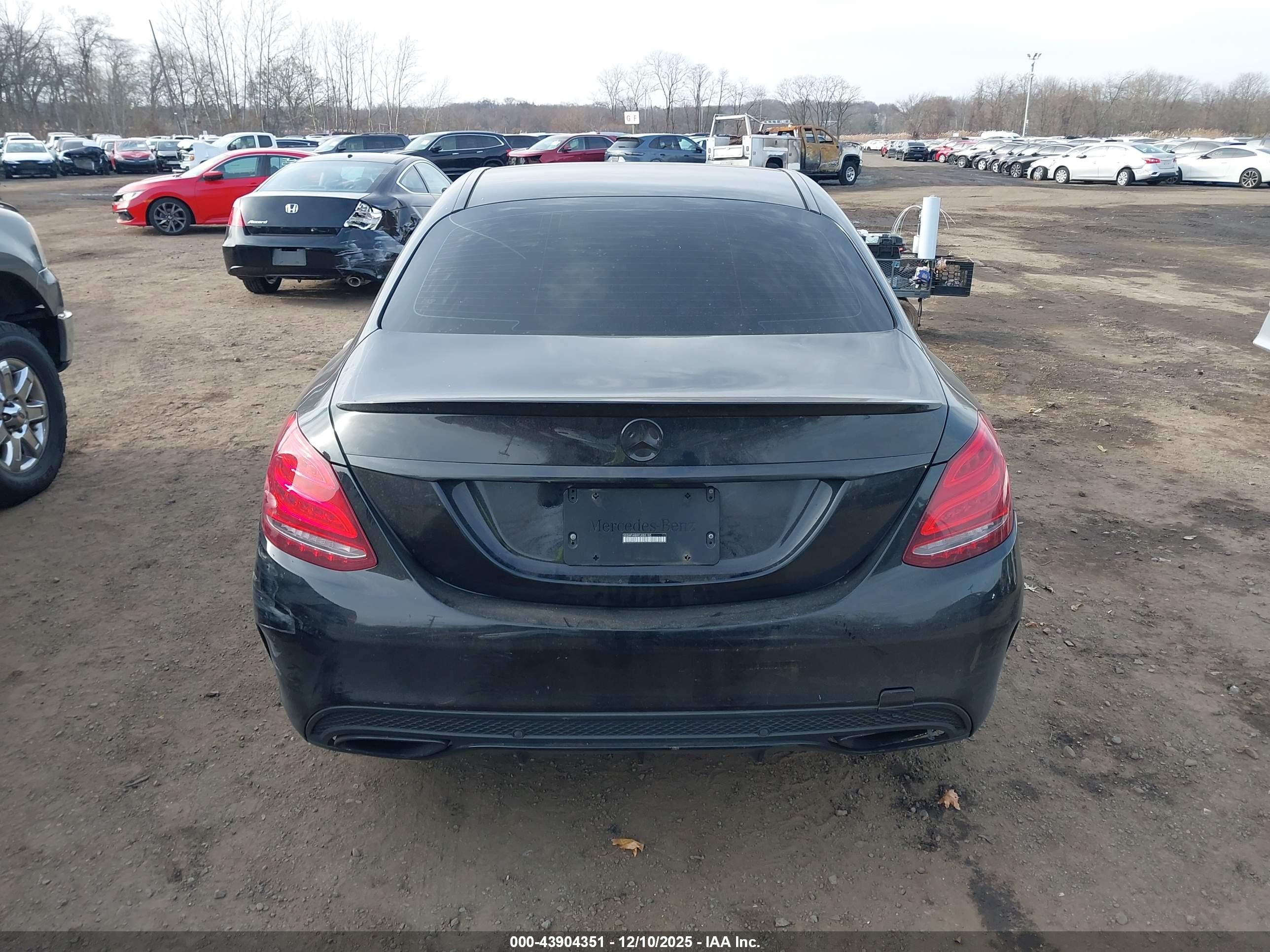 2015 Mercedes-benz C 300 Sport 4matic Черный vin: 55SWF4KB5FU086185