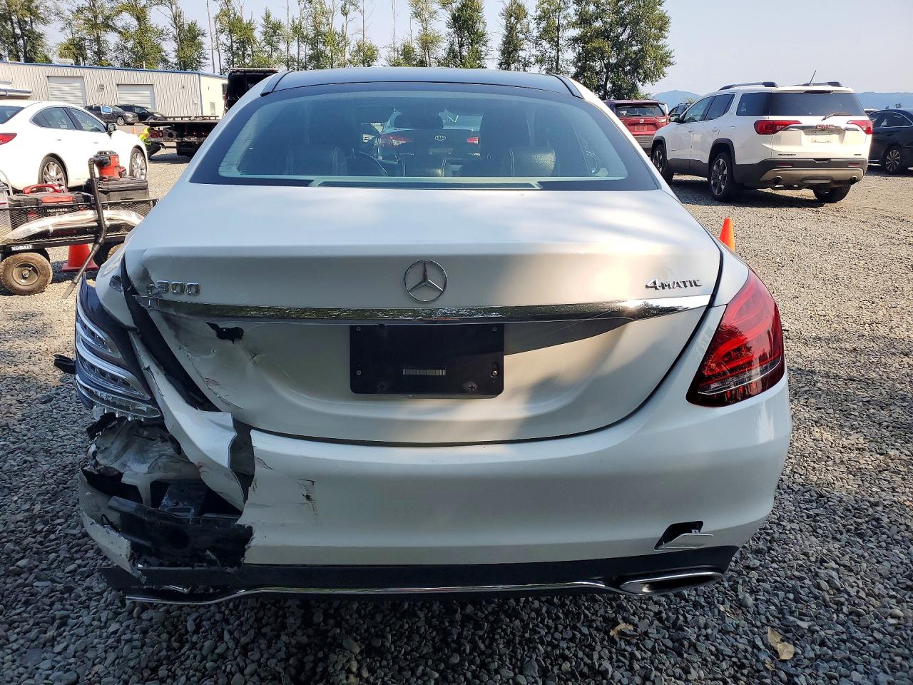 2015 Mercedes-benz C 300 4matic White vin: 55SWF4KB6FU007798