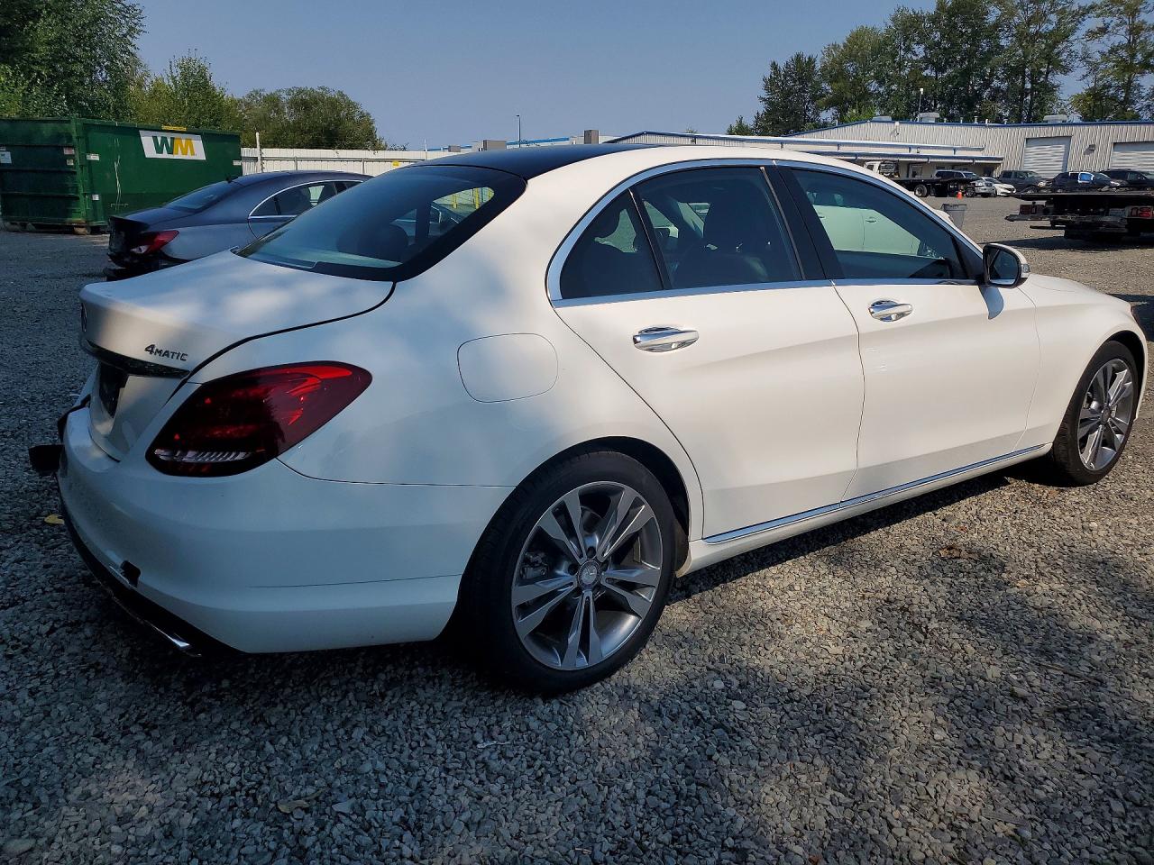 2015 Mercedes-benz C 300 4matic White vin: 55SWF4KB6FU007798