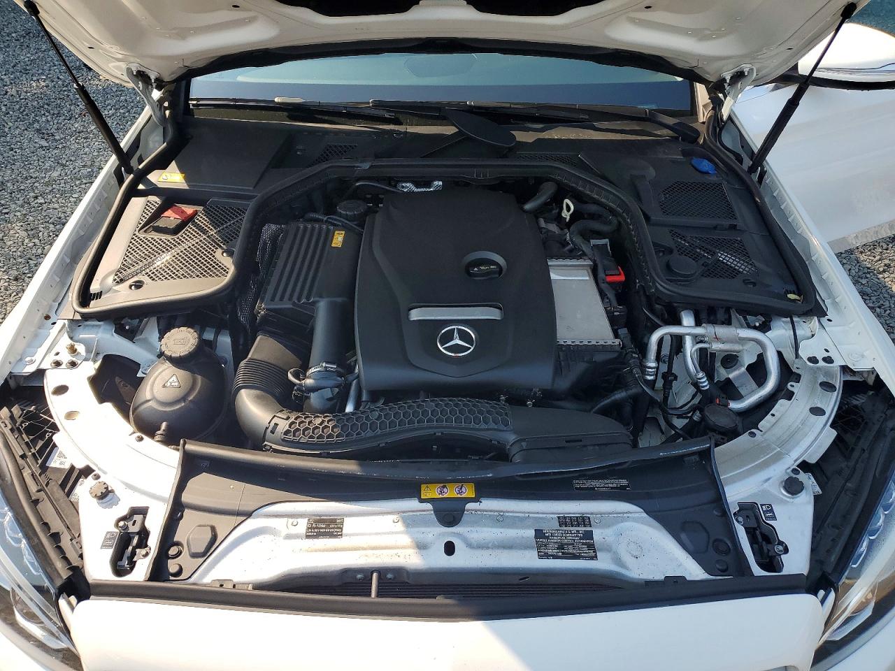 2015 Mercedes-benz C 300 4matic White vin: 55SWF4KB6FU007798