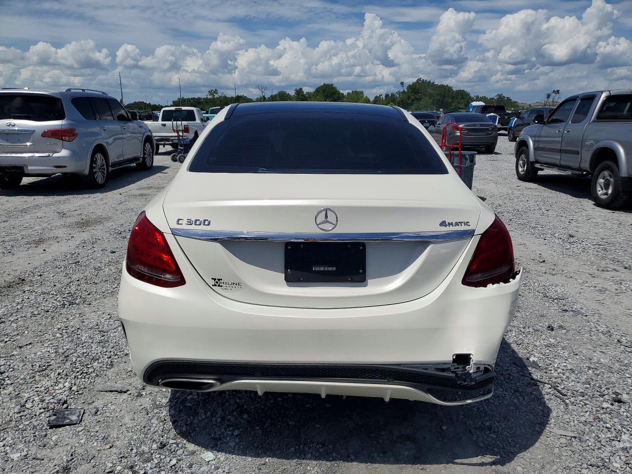 2015 Mercedes-benz C 300 4matic White vin: 55SWF4KB6FU015075