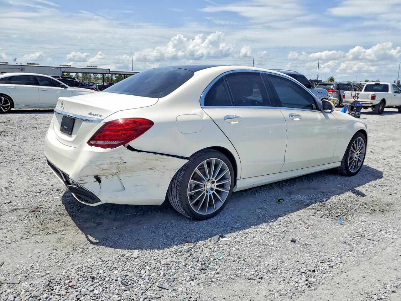 2015 Mercedes-benz C 300 4matic White vin: 55SWF4KB6FU015075