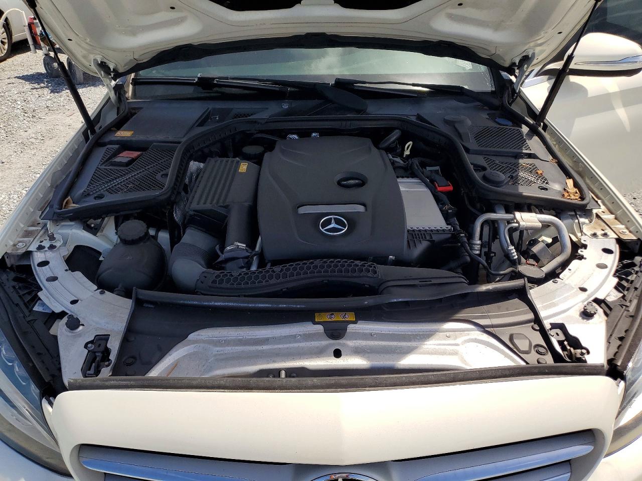 2015 Mercedes-benz C 300 4matic White vin: 55SWF4KB6FU015075