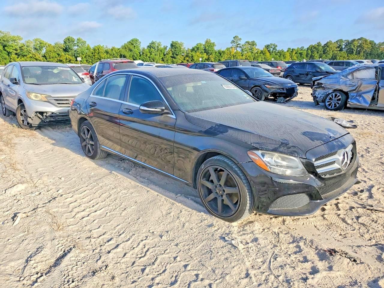 2015 Mercedes-benz C 300 4matic Черный vin: 55SWF4KB6FU015996