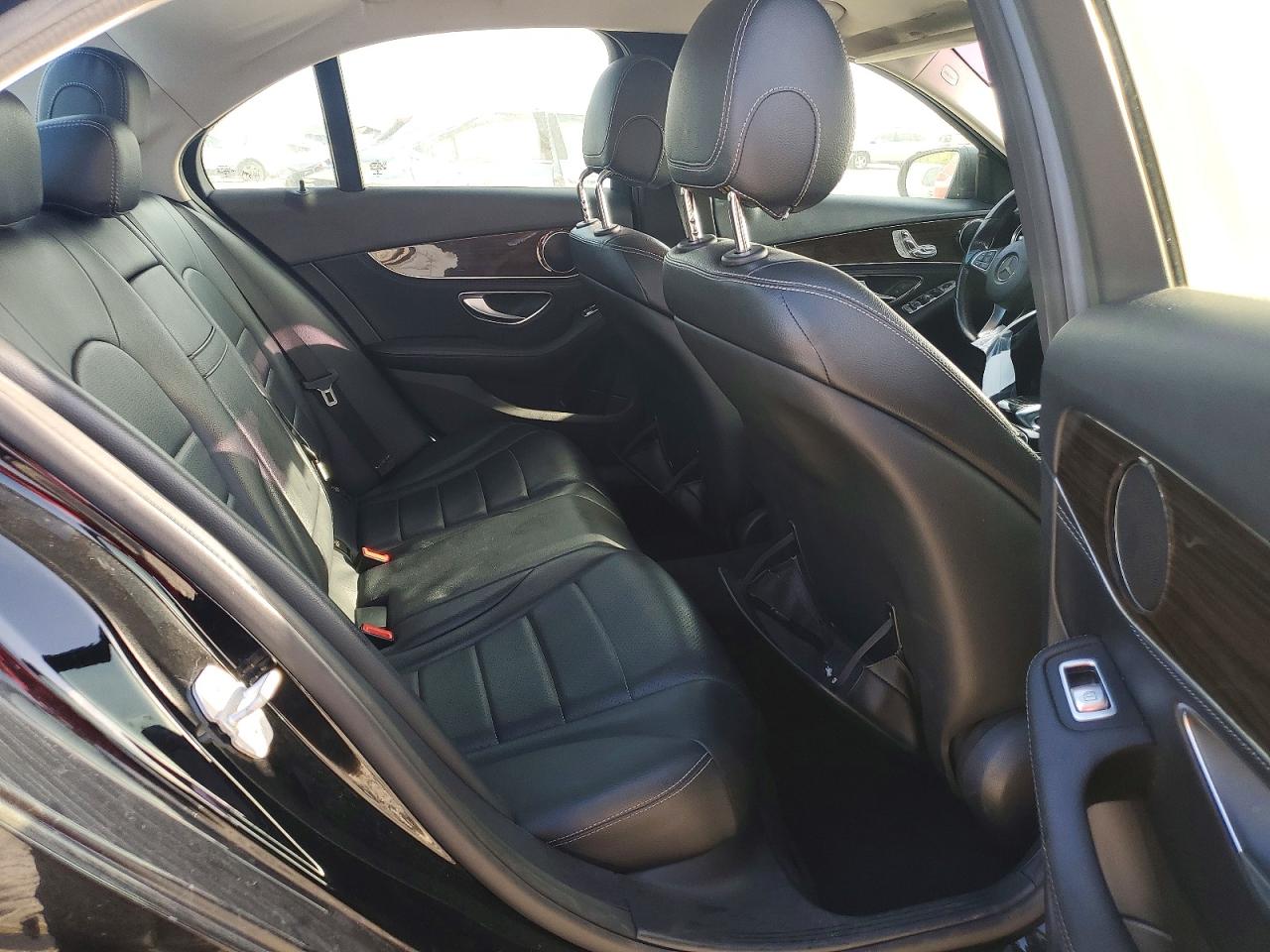 2015 Mercedes-benz C 300 4matic Черный vin: 55SWF4KB6FU015996