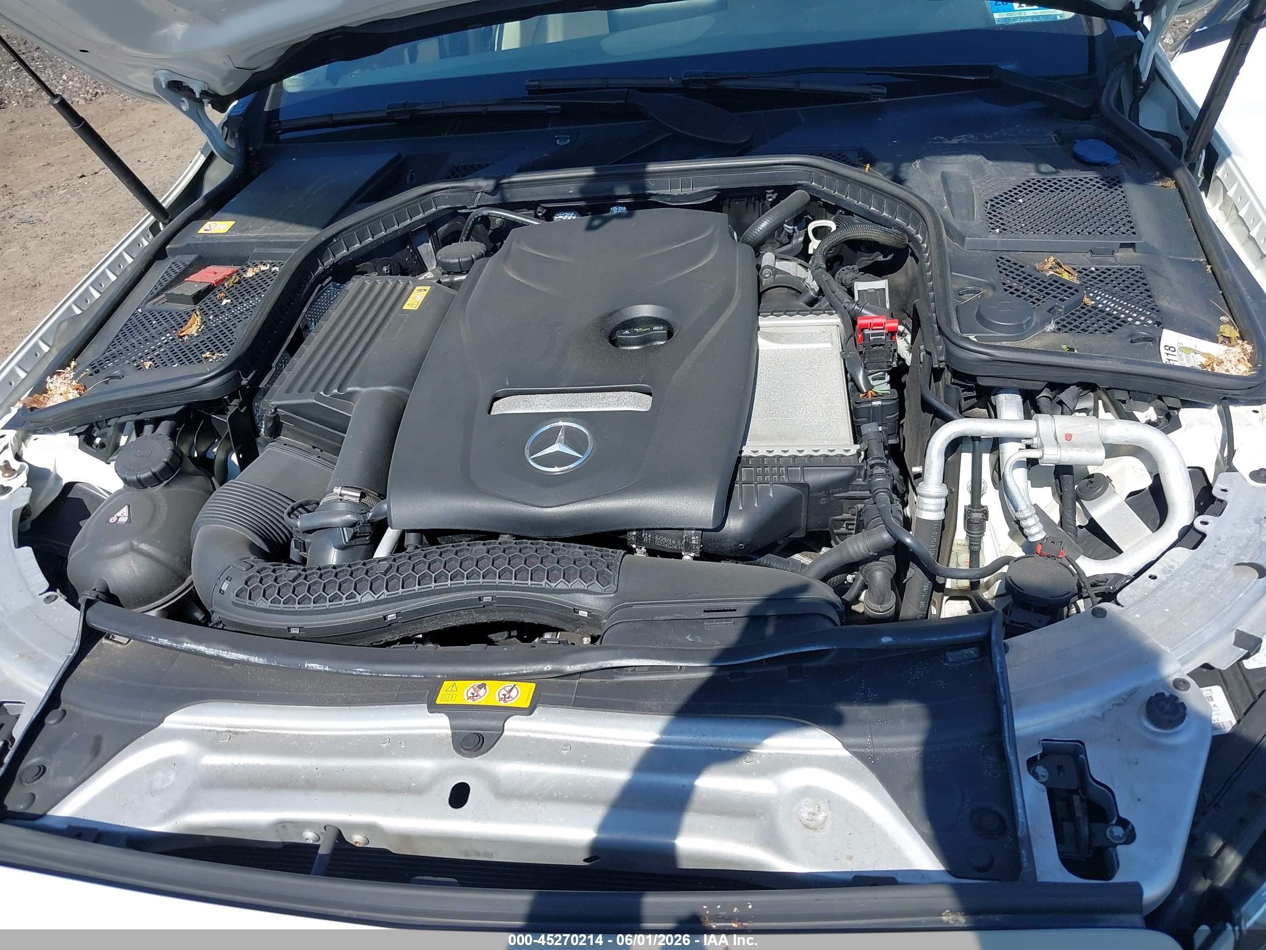2015 Mercedes-benz C 300 4matic Белый vin: 55SWF4KB6FU018493