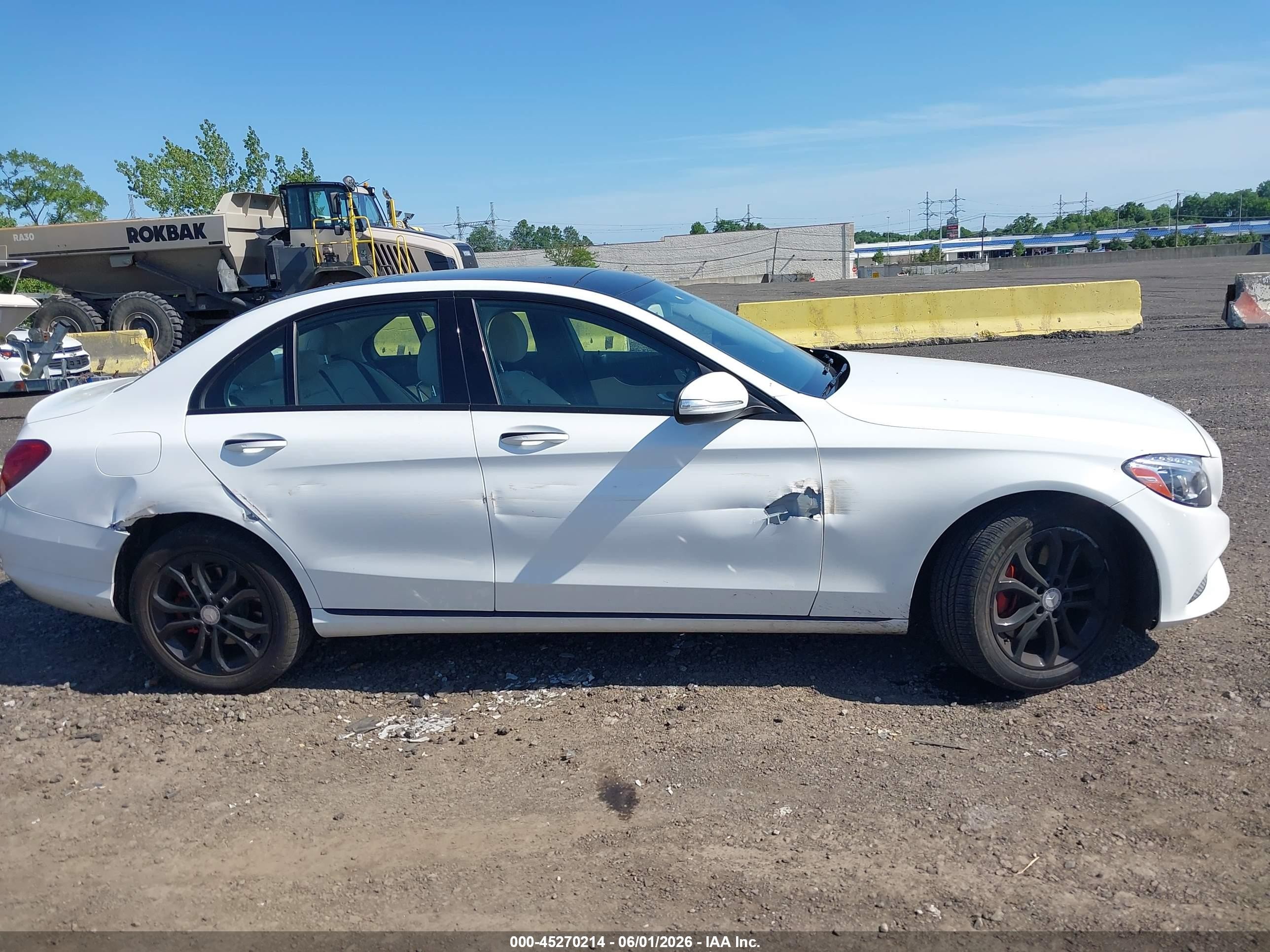 2015 Mercedes-benz C 300 4matic Белый vin: 55SWF4KB6FU018493
