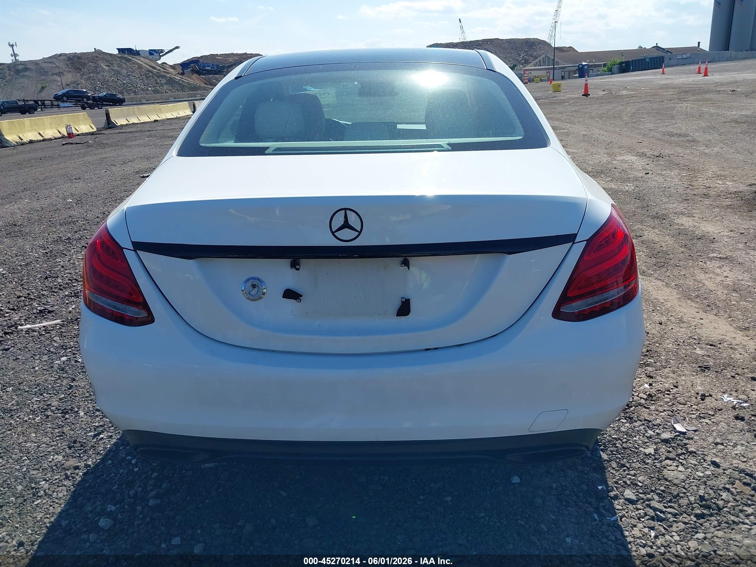 2015 Mercedes-benz C 300 4matic Белый vin: 55SWF4KB6FU018493