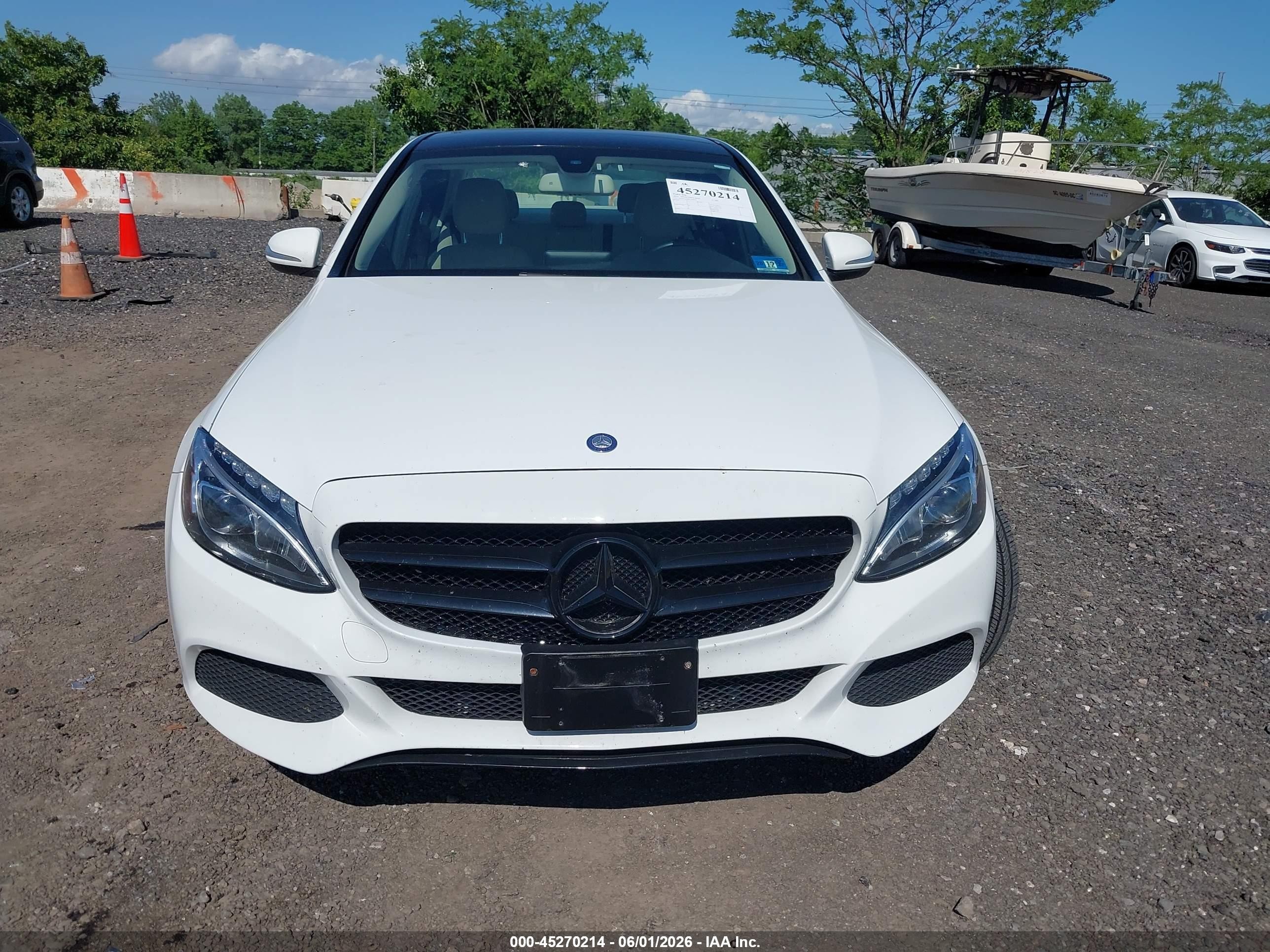 2015 Mercedes-benz C 300 4matic Белый vin: 55SWF4KB6FU018493