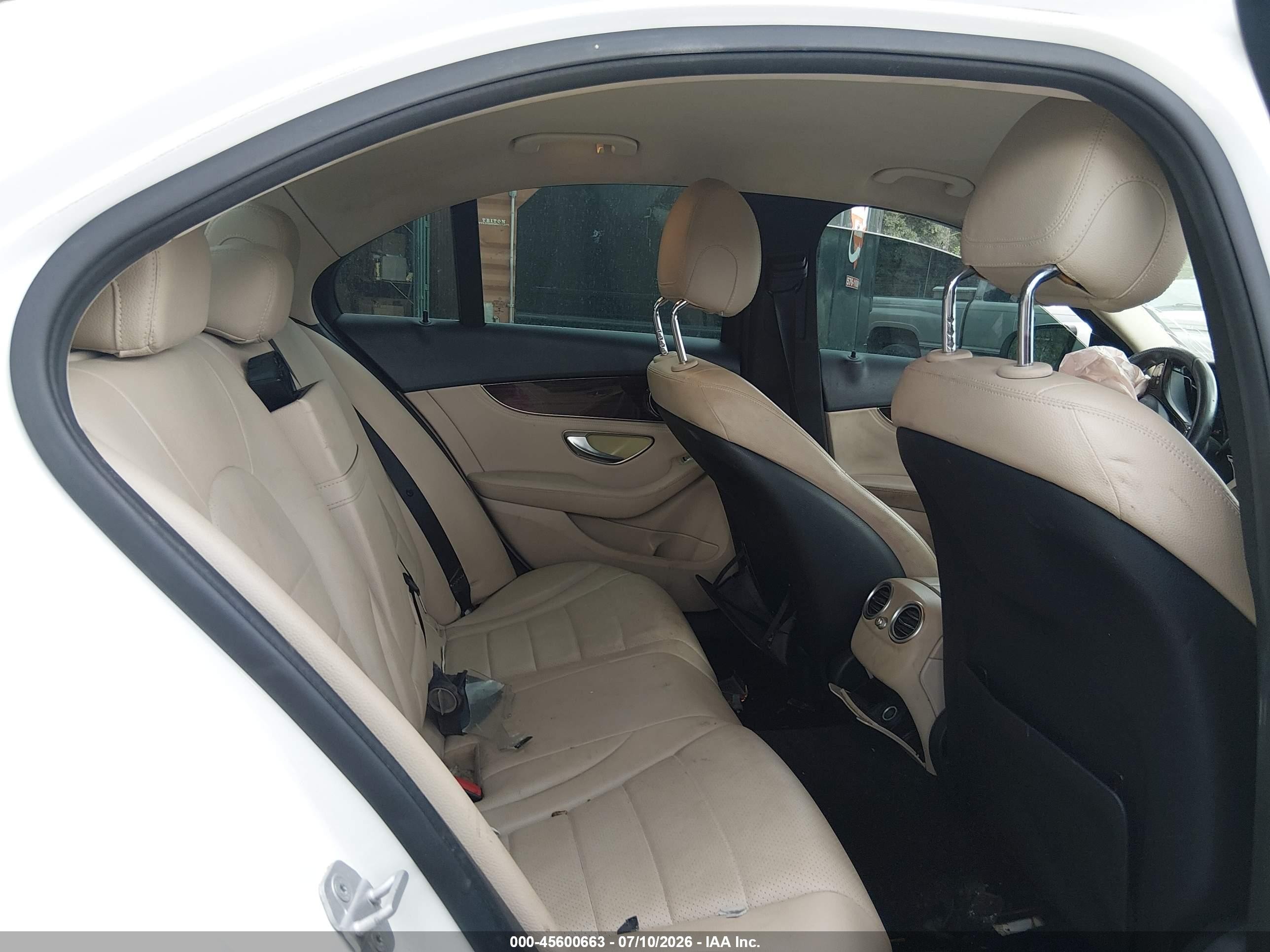 2015 Mercedes-benz C 300 4matic White vin: 55SWF4KB6FU019966