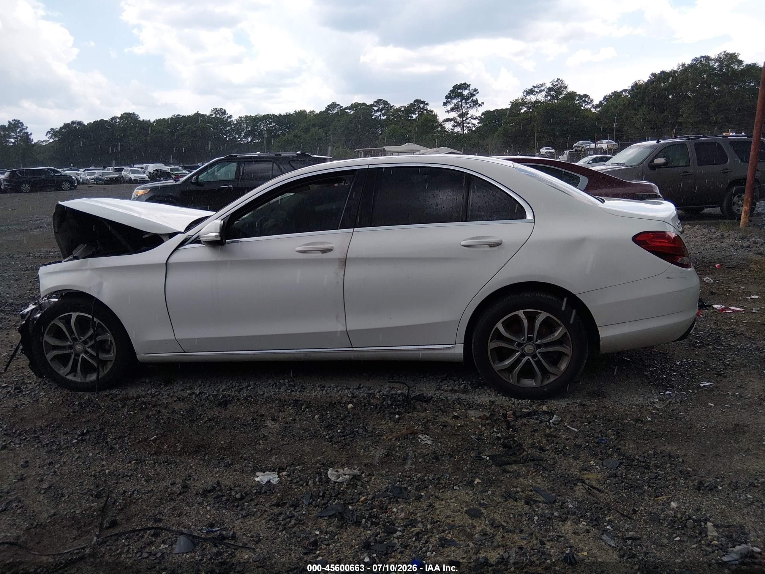 2015 Mercedes-benz C 300 4matic White vin: 55SWF4KB6FU019966