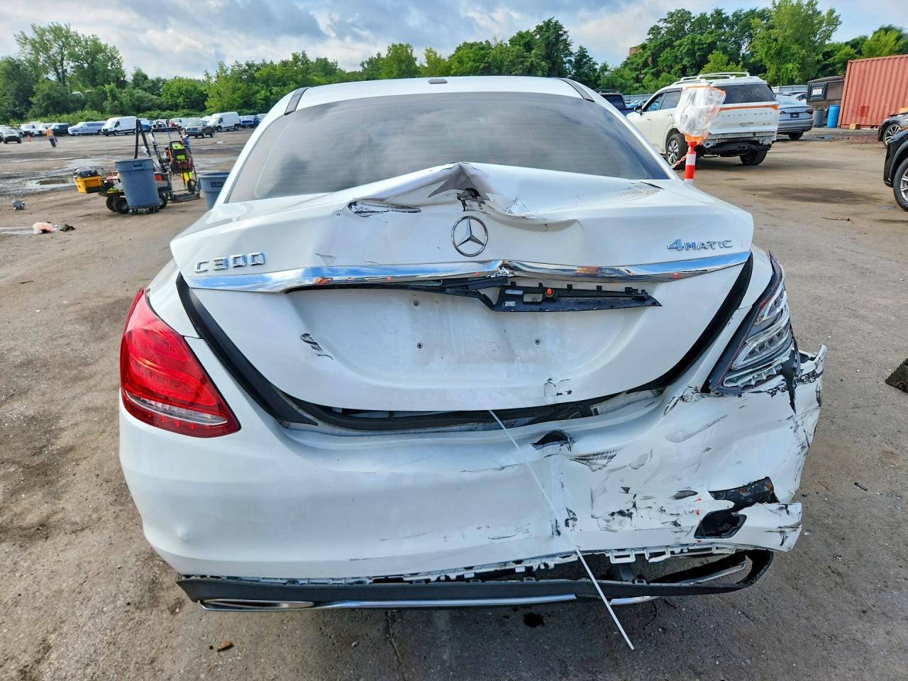 2015 Mercedes-benz C 300 4matic White vin: 55SWF4KB6FU021023