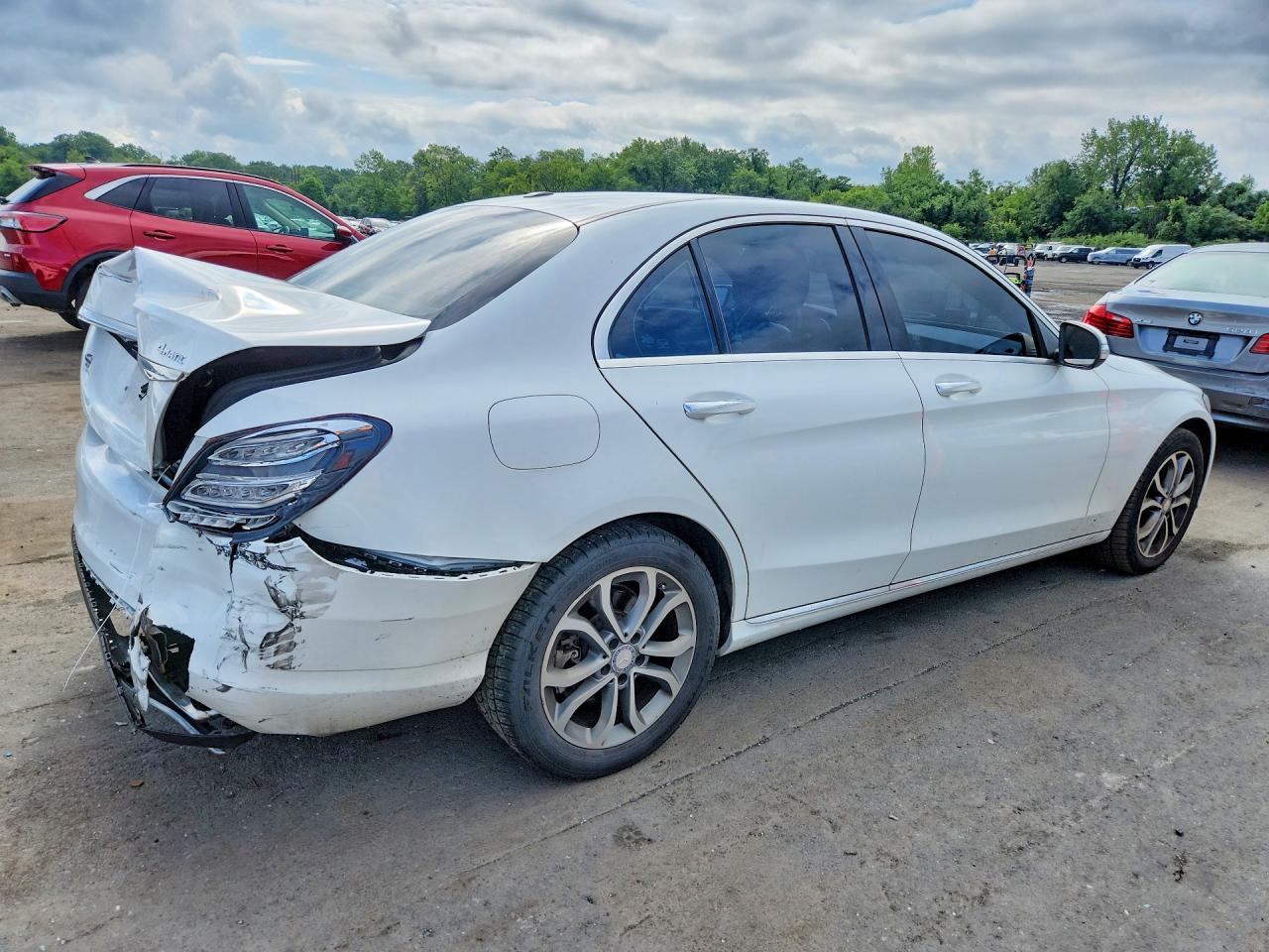 2015 Mercedes-benz C 300 4matic White vin: 55SWF4KB6FU021023