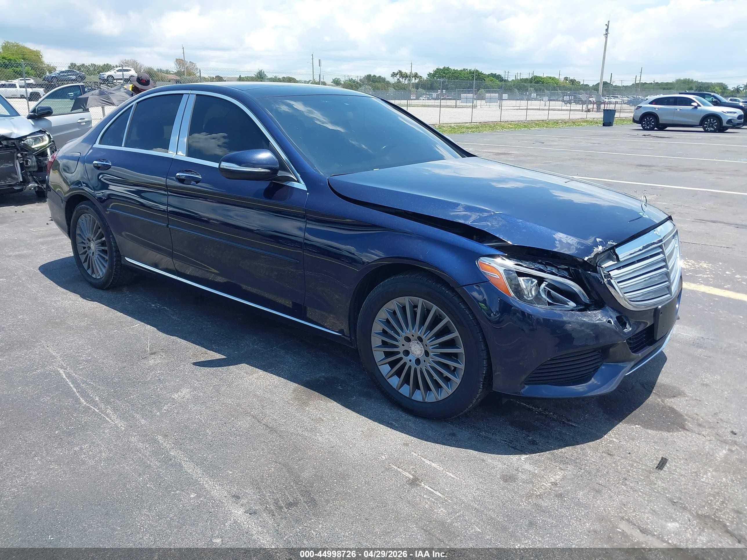 2015 Mercedes-benz C 300 Luxury 4matic Dark Blue vin: 55SWF4KB6FU034595